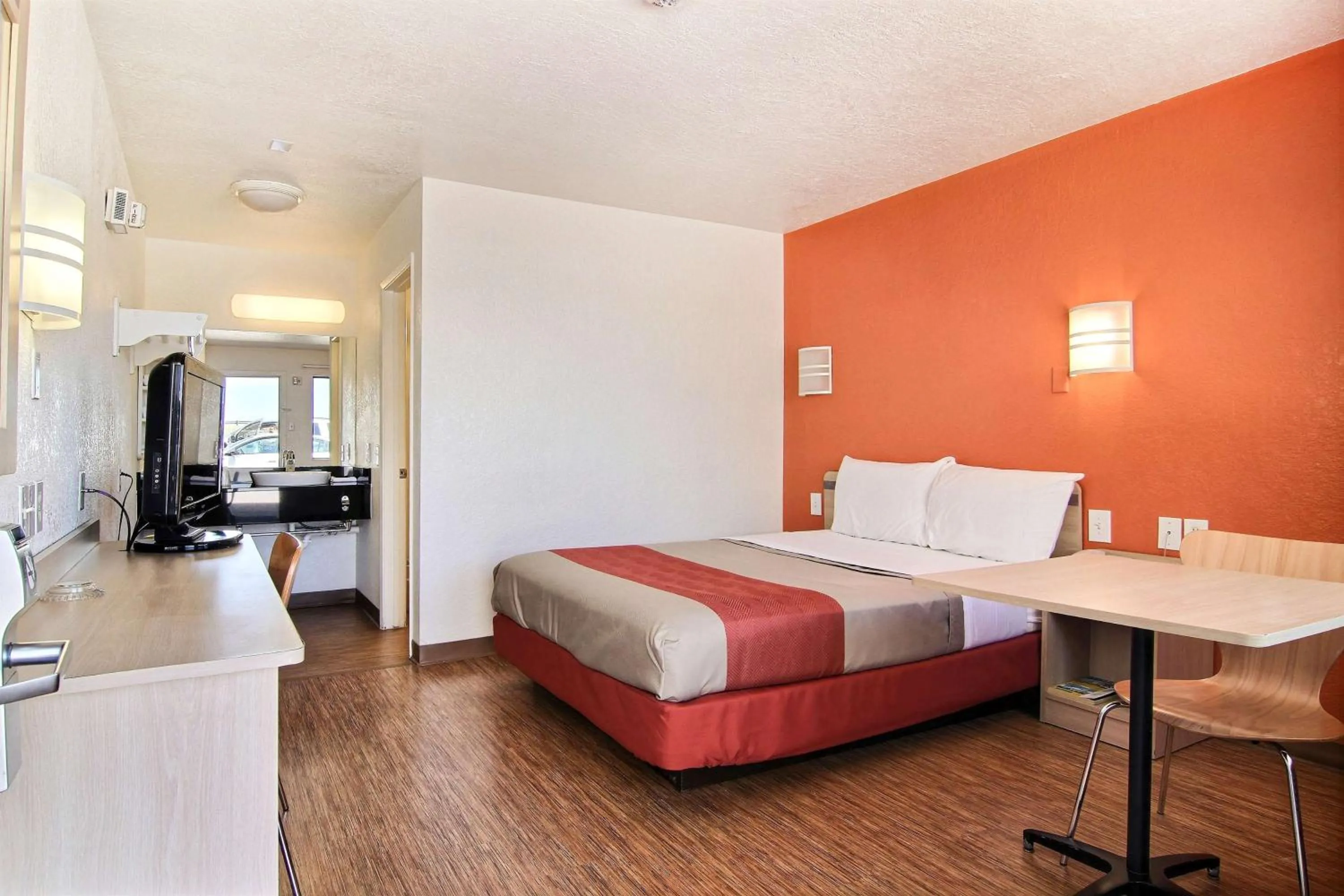 Photo of the whole room, Bed in Motel 6-Abilene, TX