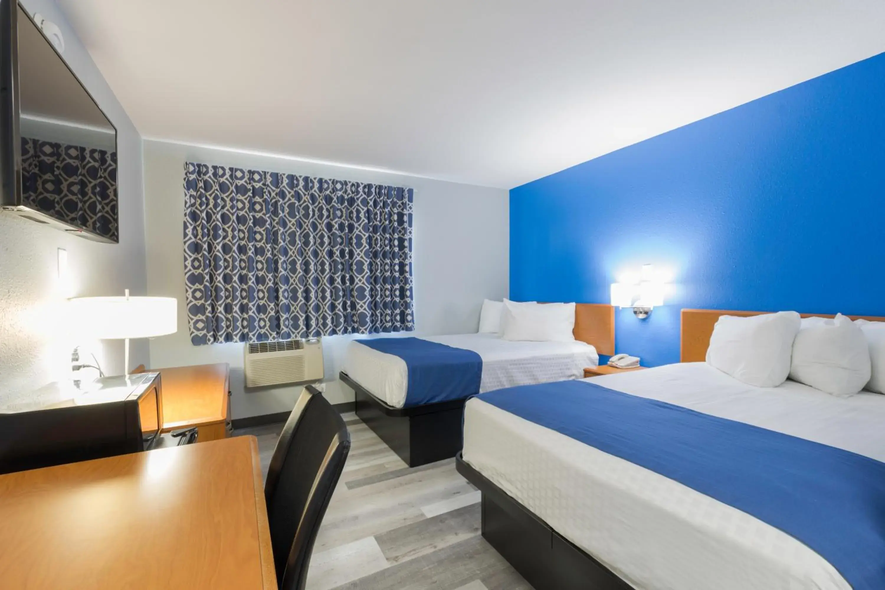 Bed in Americas Best Value Inn East Peoria Bed in Americas Best Value Inn East Peoria