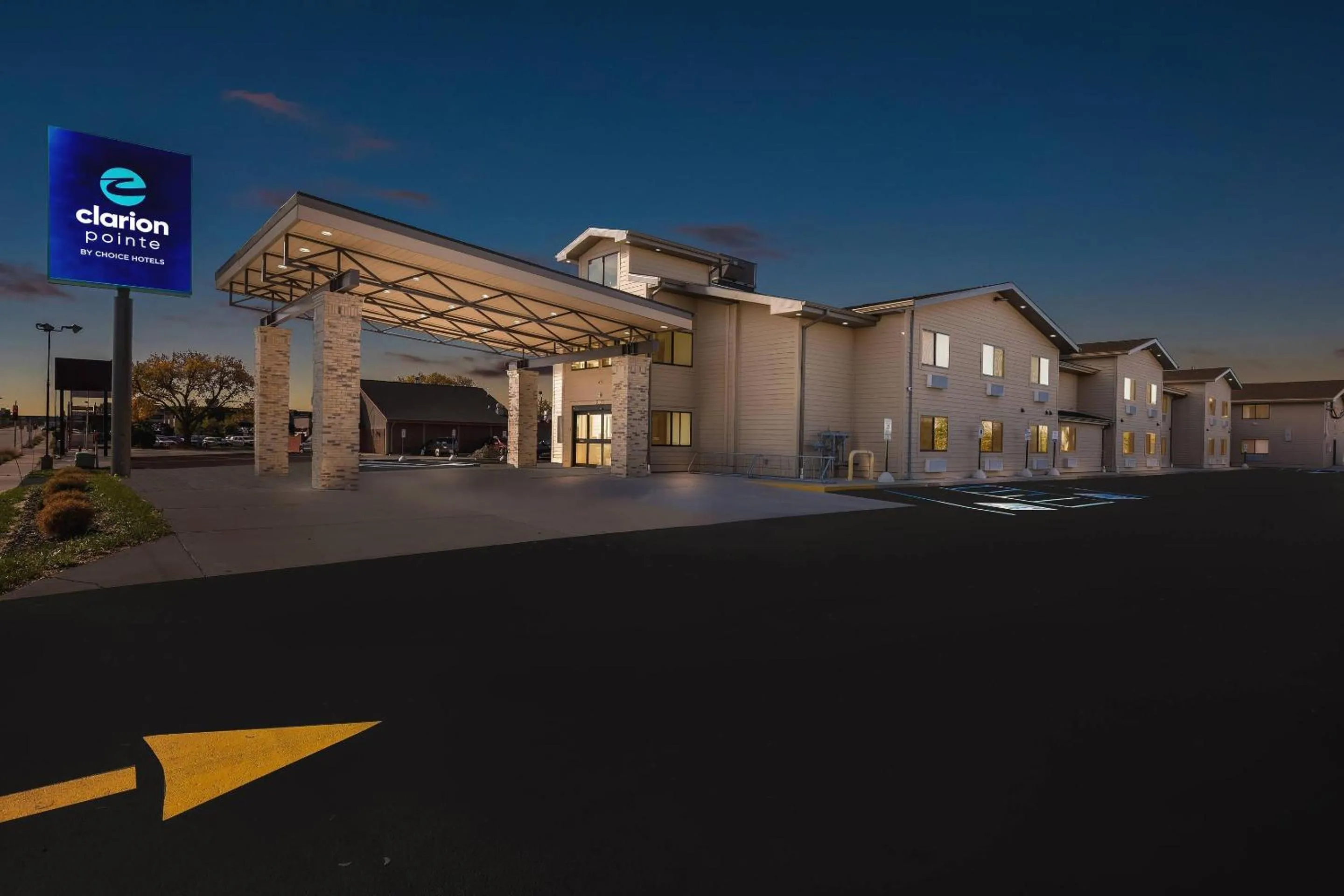 Clarion Pointe Milwaukee Airport