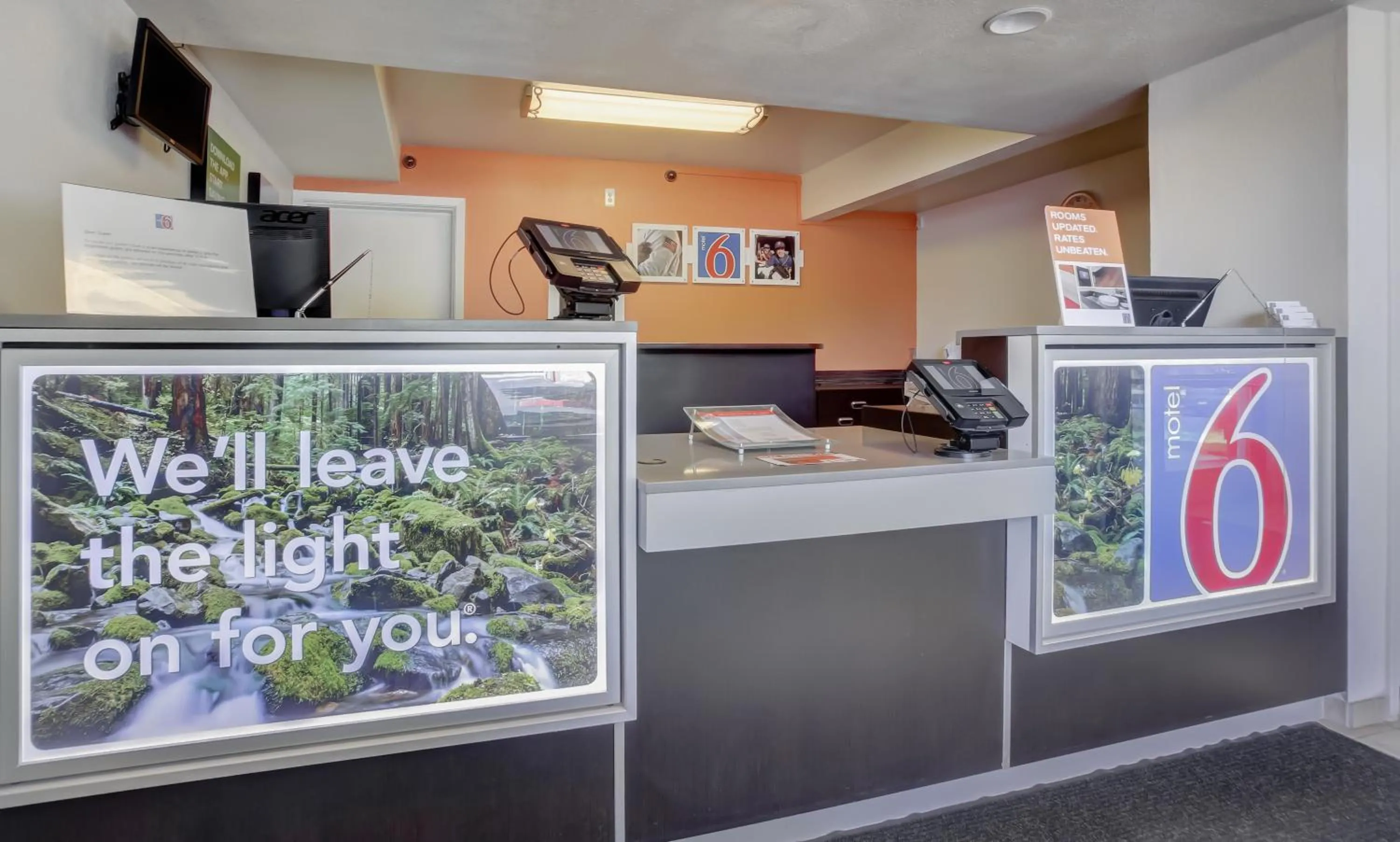 Lobby or reception in Motel 6-Medford, OR