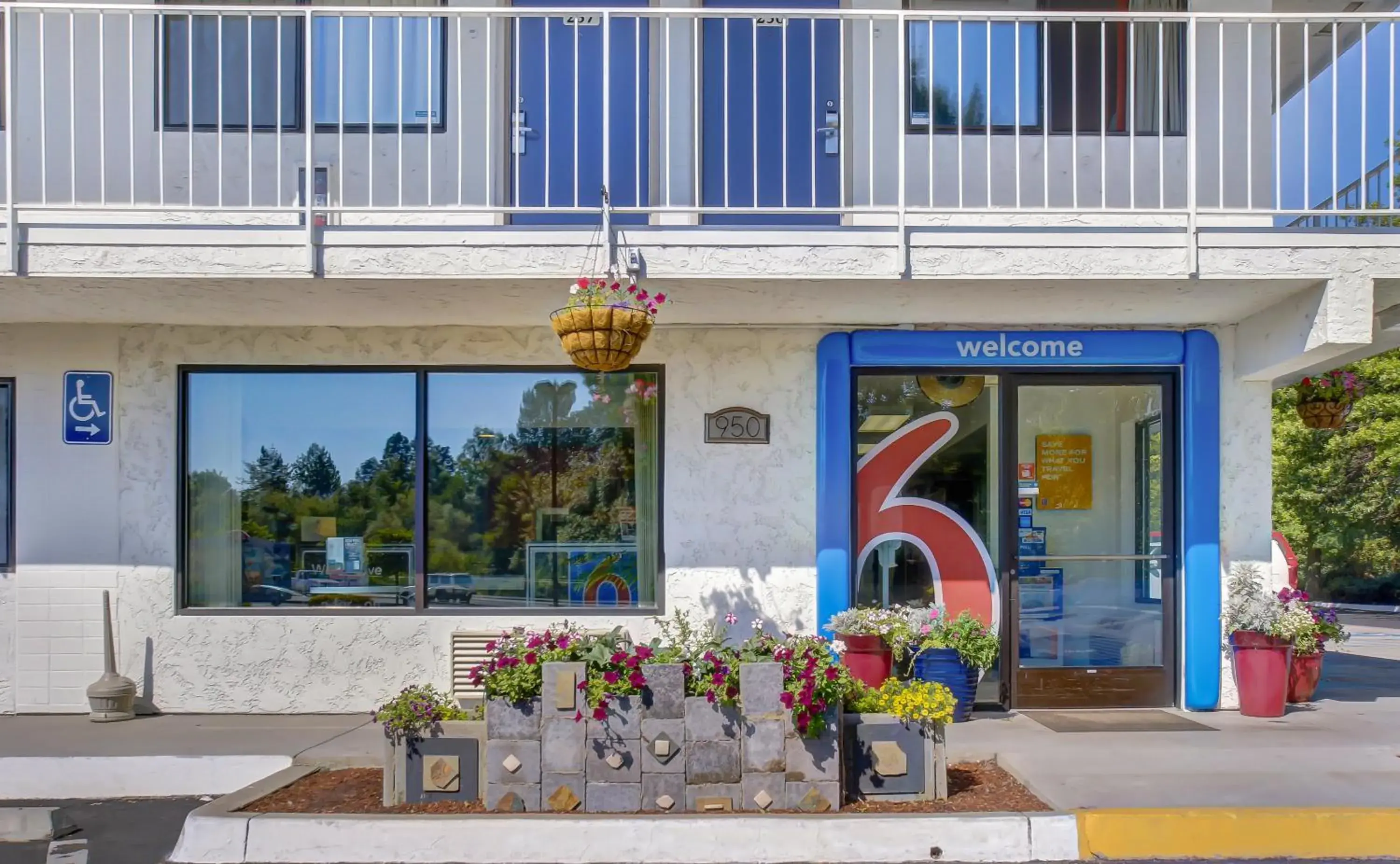 Facade/entrance in Motel 6-Medford, OR