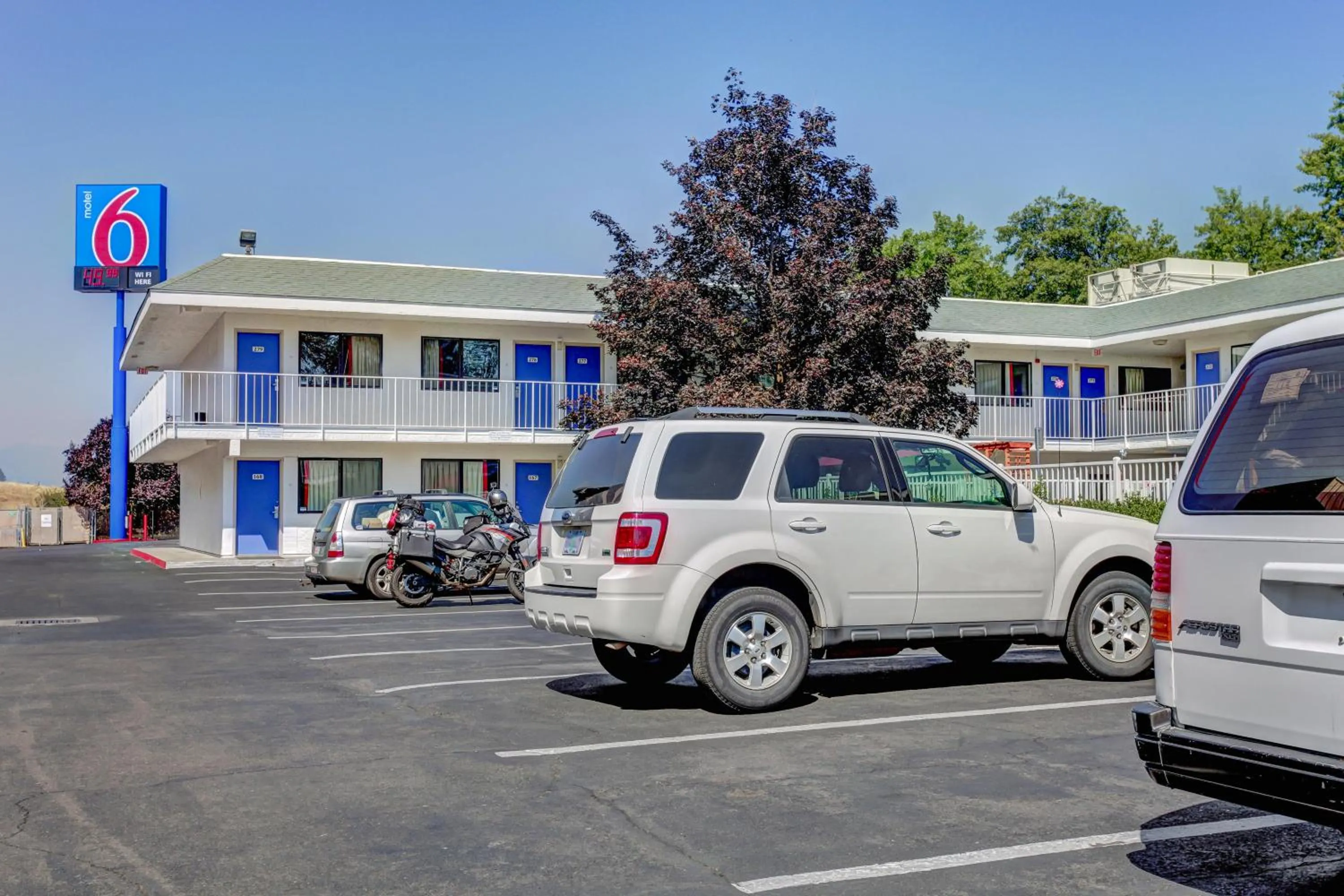 Property building in Motel 6-Medford, OR