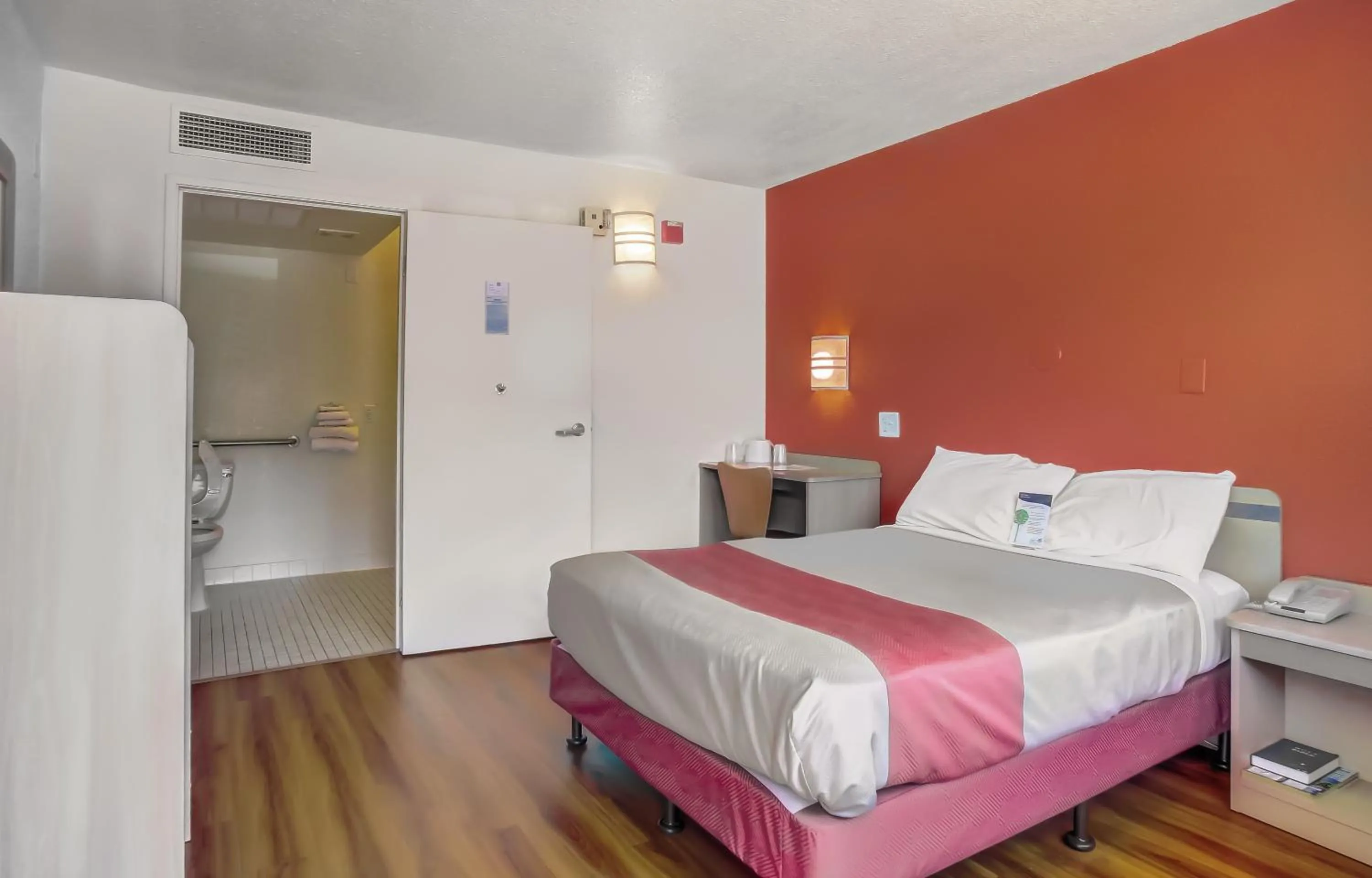 Bedroom, Bed in Motel 6-Medford, OR