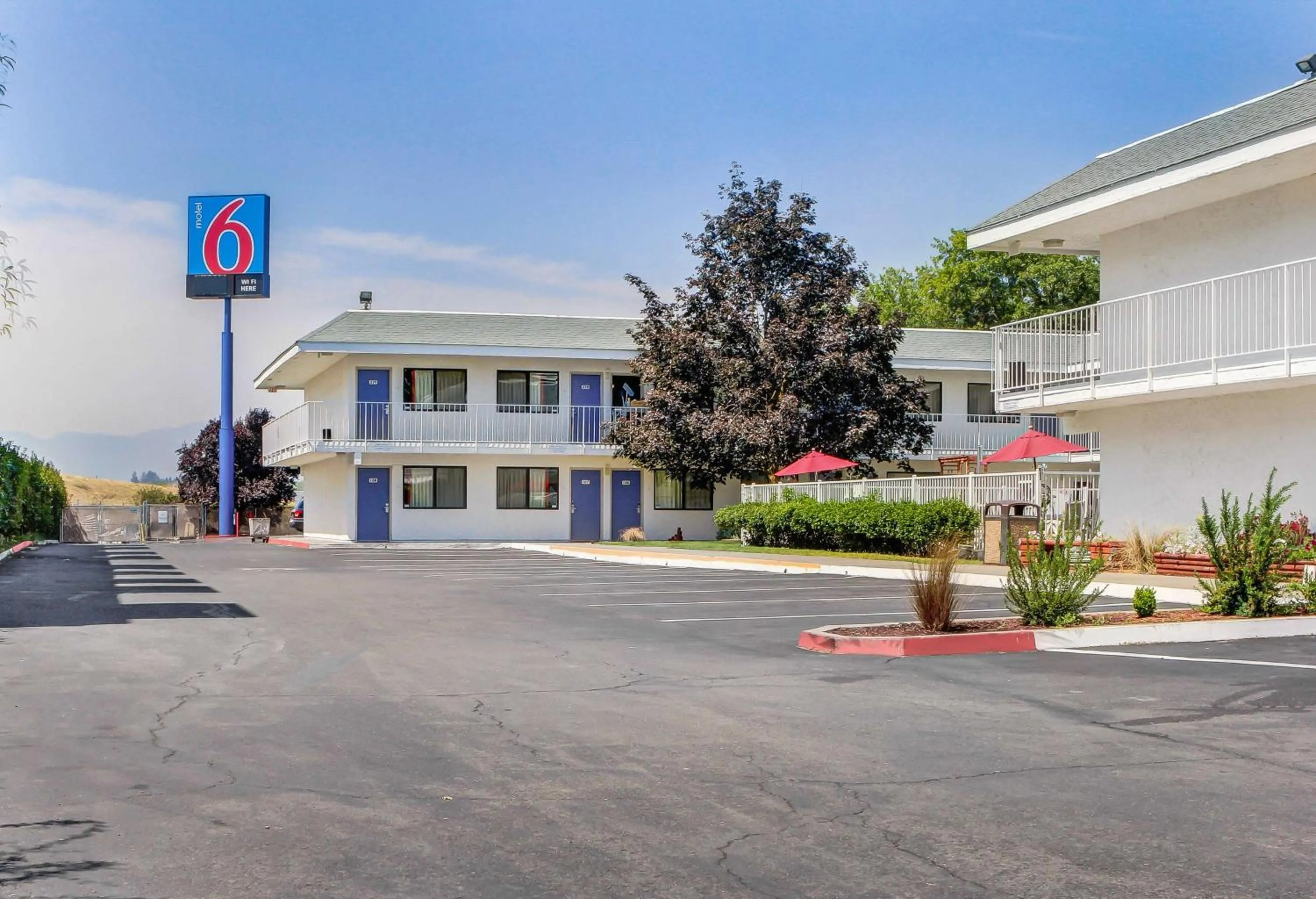 Property building in Motel 6-Medford, OR