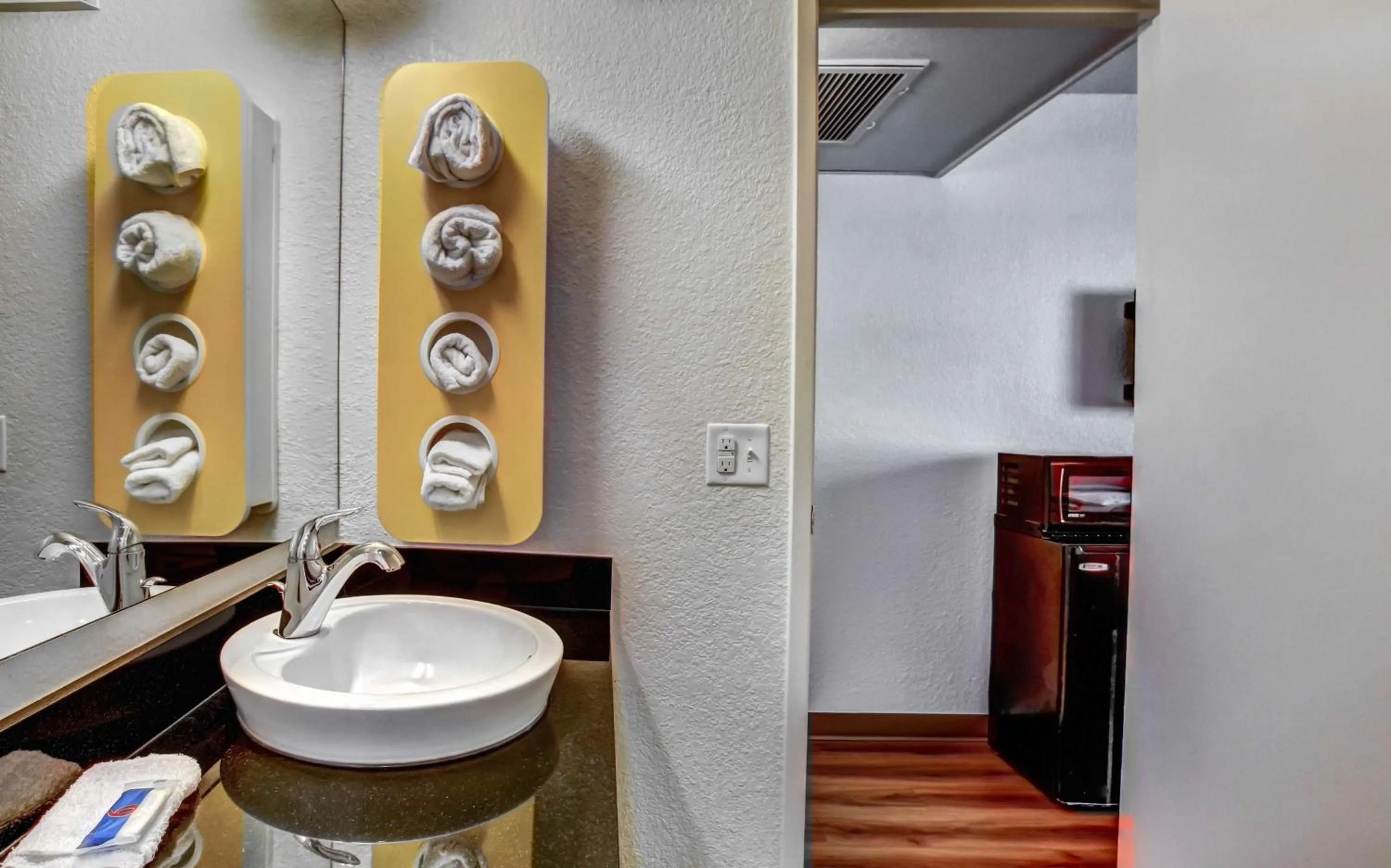 Bathroom in Motel 6-Medford, OR