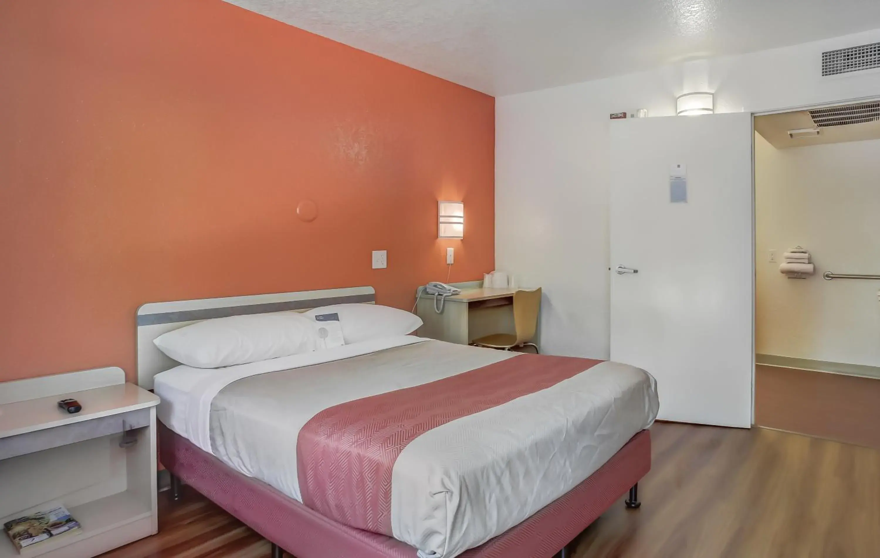 Bedroom, Bed in Motel 6-Medford, OR
