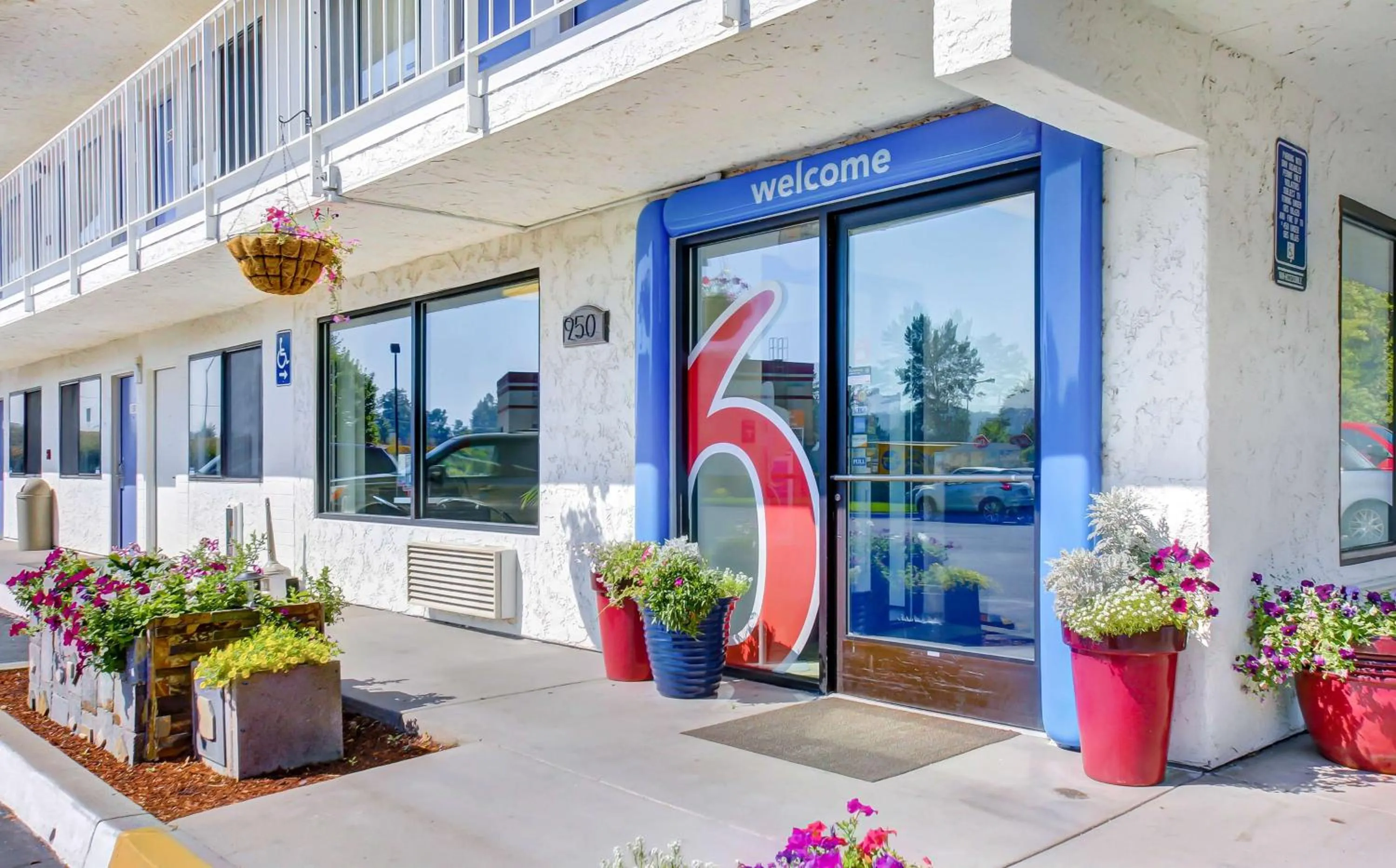 Property building in Motel 6-Medford, OR