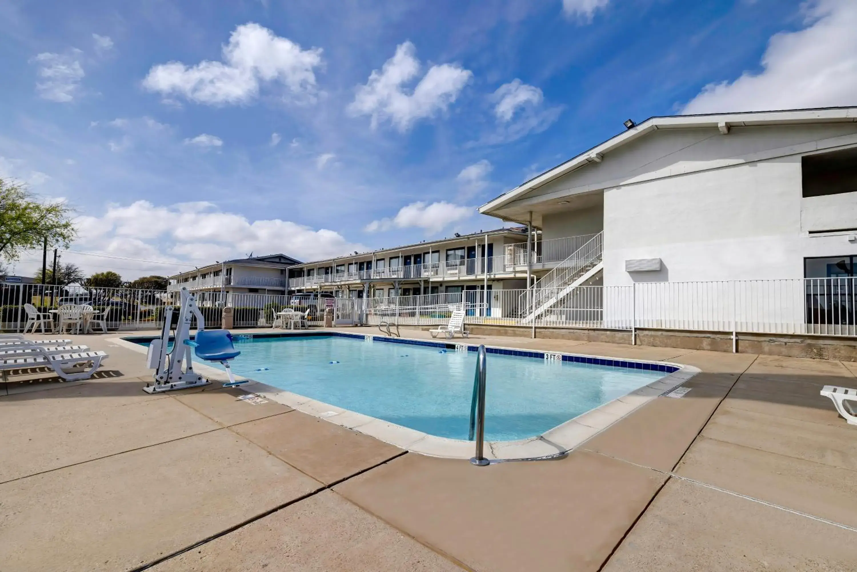 Swimming pool in Motel 6 Denton, TX - UNT Swimming pool in Motel 6 Denton, TX - UNT