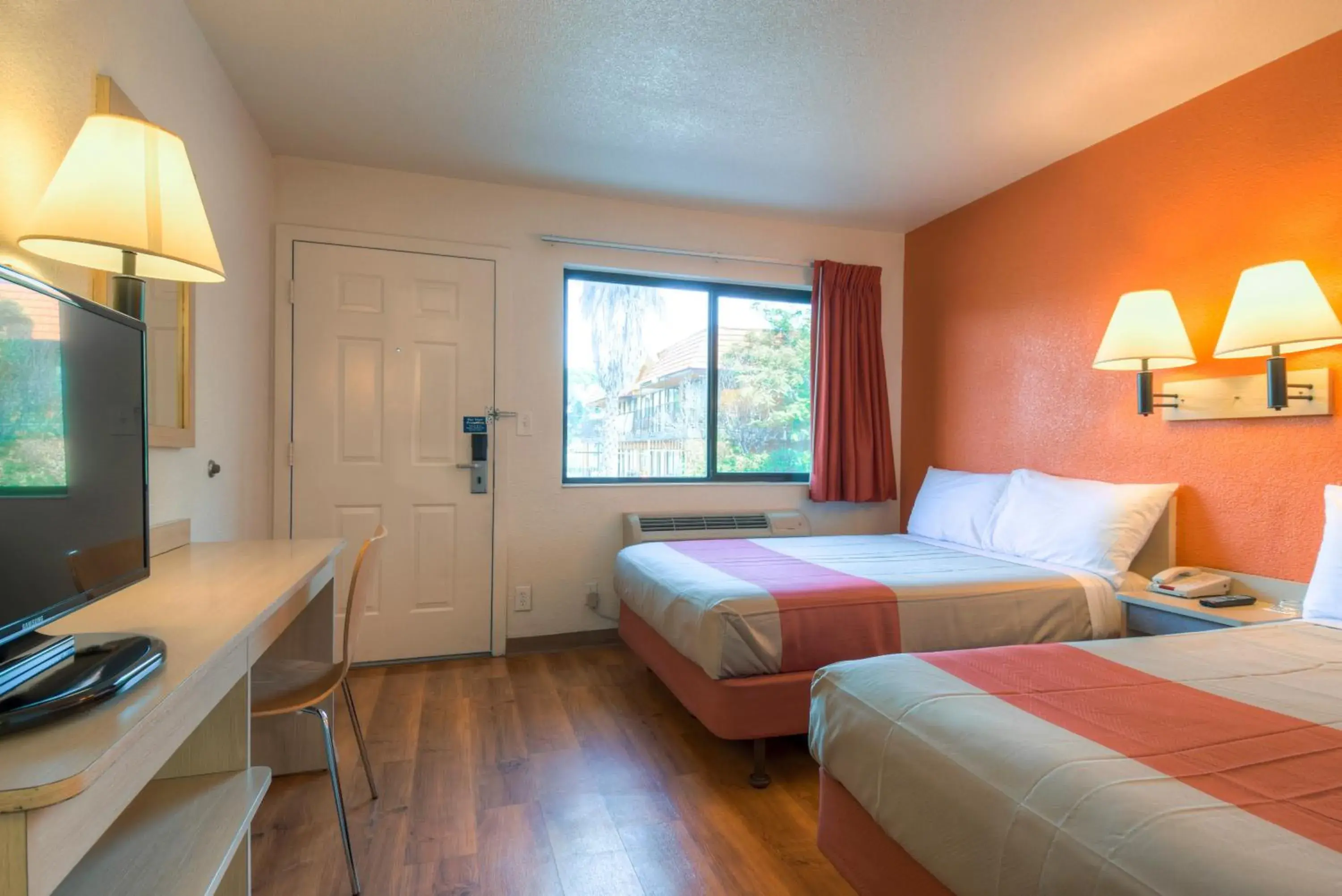 Bed in Motel 6-San Ysidro, CA - San Diego - Border Bed in Motel 6-San Ysidro, CA - San Diego - Border