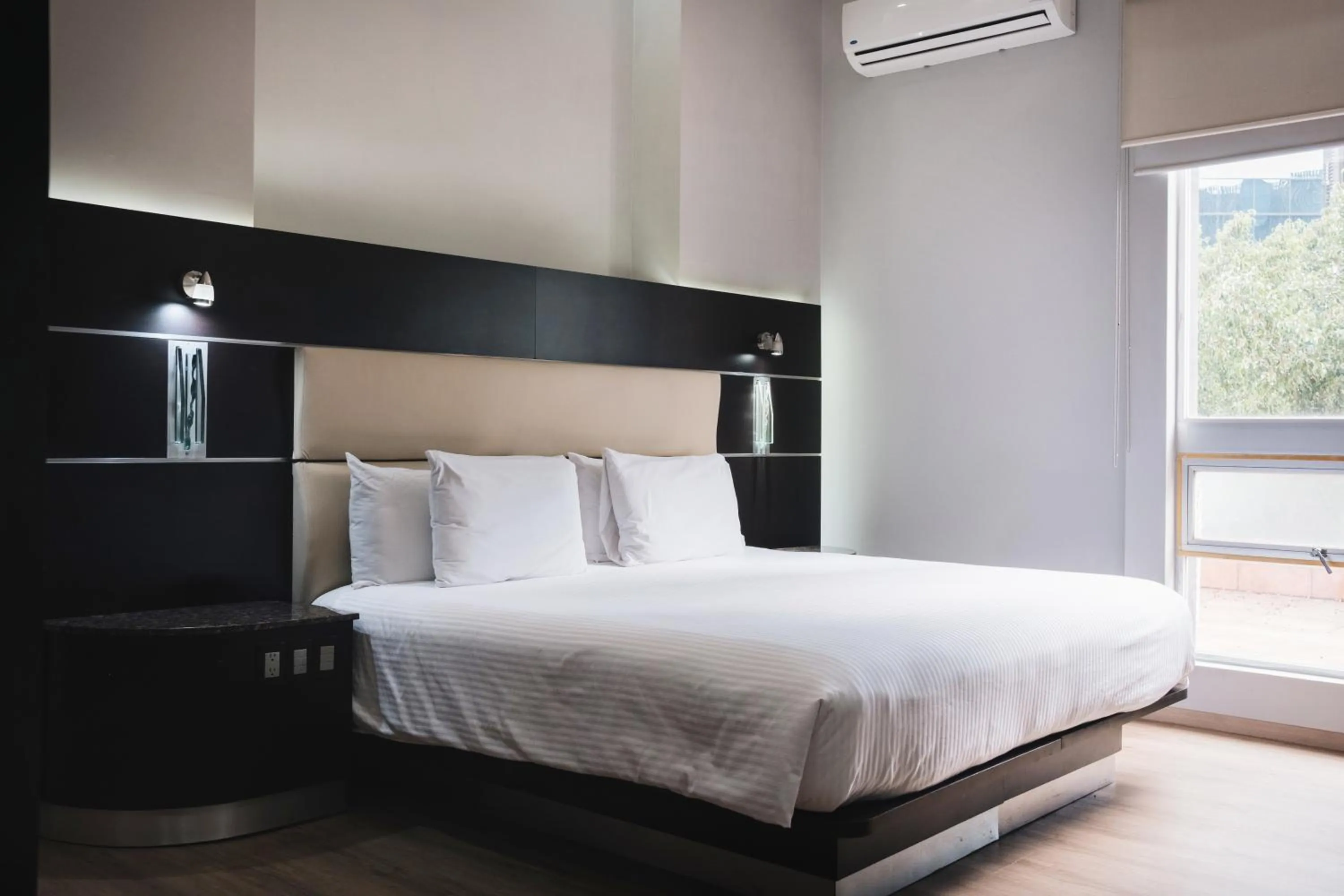 Bedroom, Bed in Exe Cities Reforma