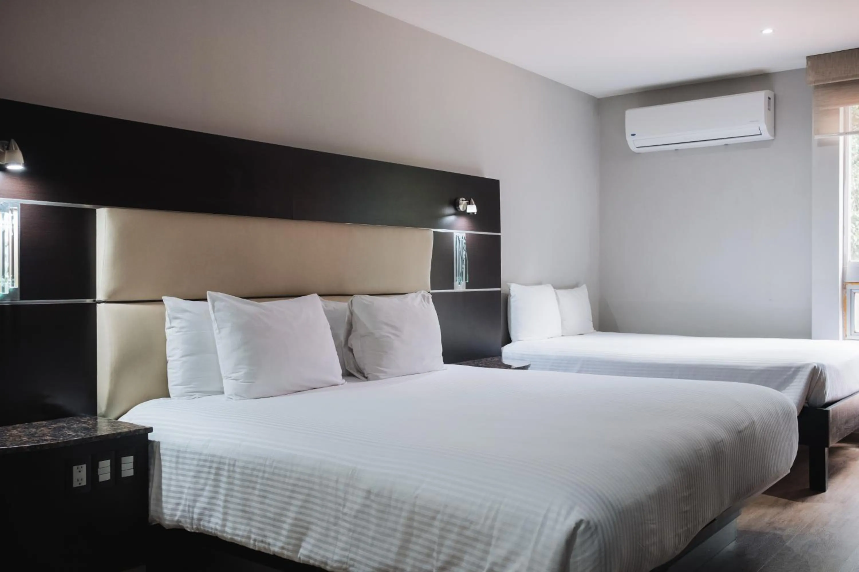 Bedroom, Bed in Exe Cities Reforma