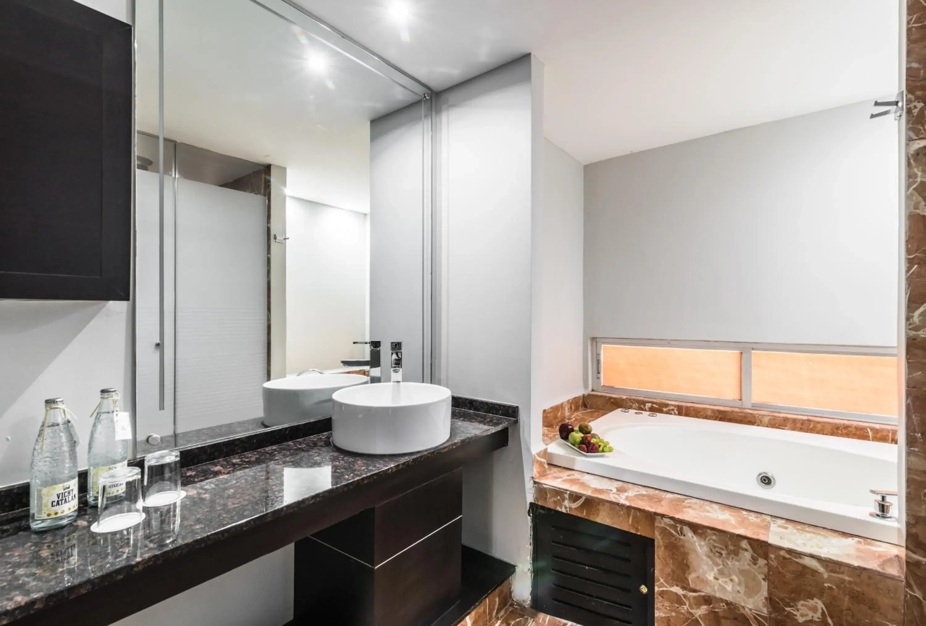 Superior Double Room with Jacuzzi in Exe Cities Reforma Superior Double Room with Jacuzzi in Exe Cities Reforma