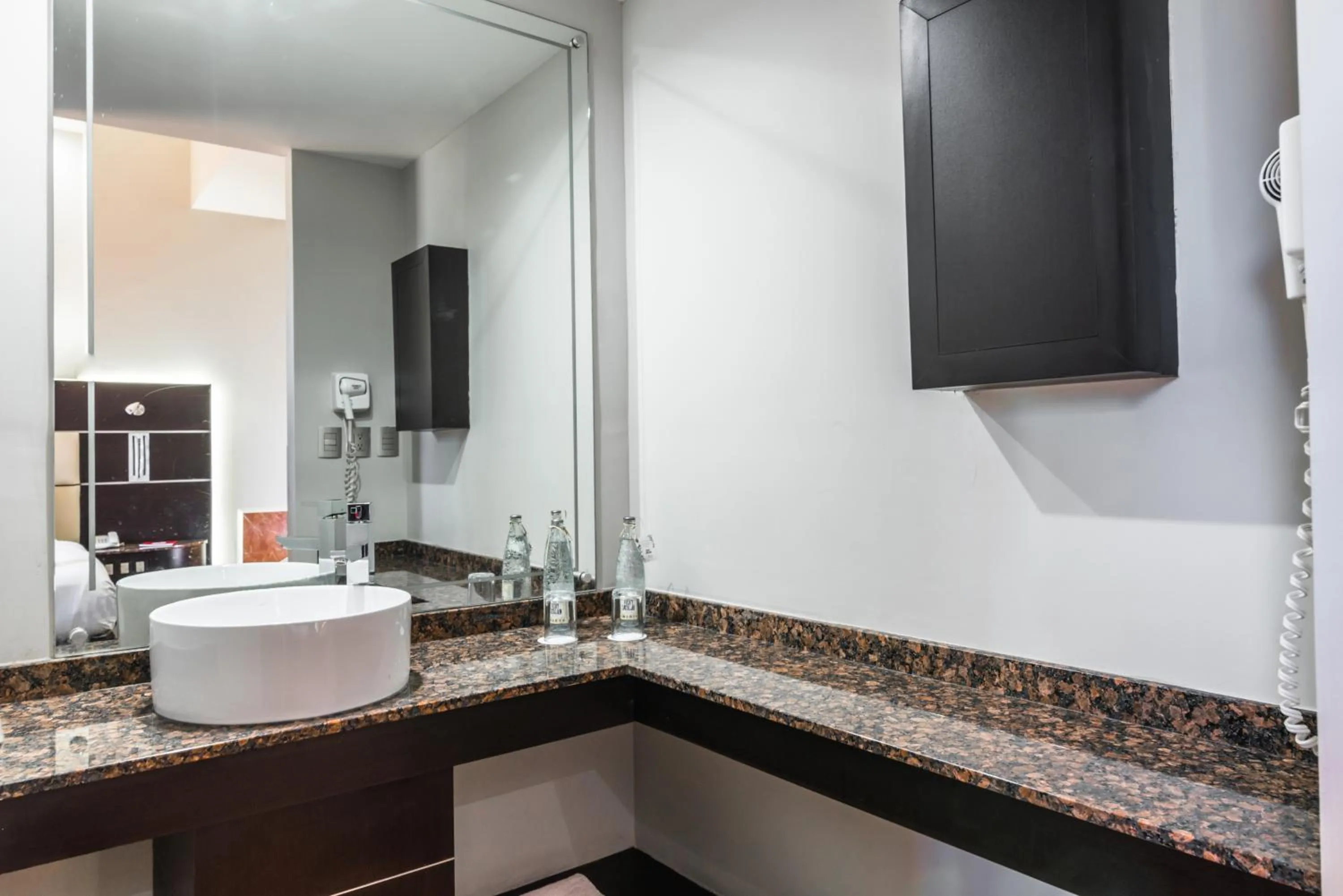 Bathroom in Exe Cities Reforma