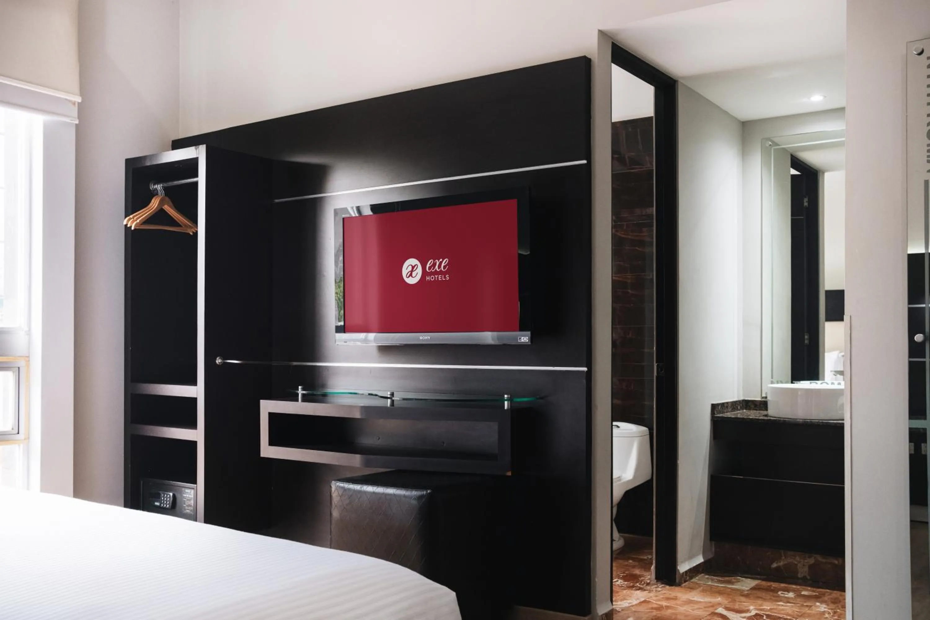 Bedroom, Bed in Exe Cities Reforma