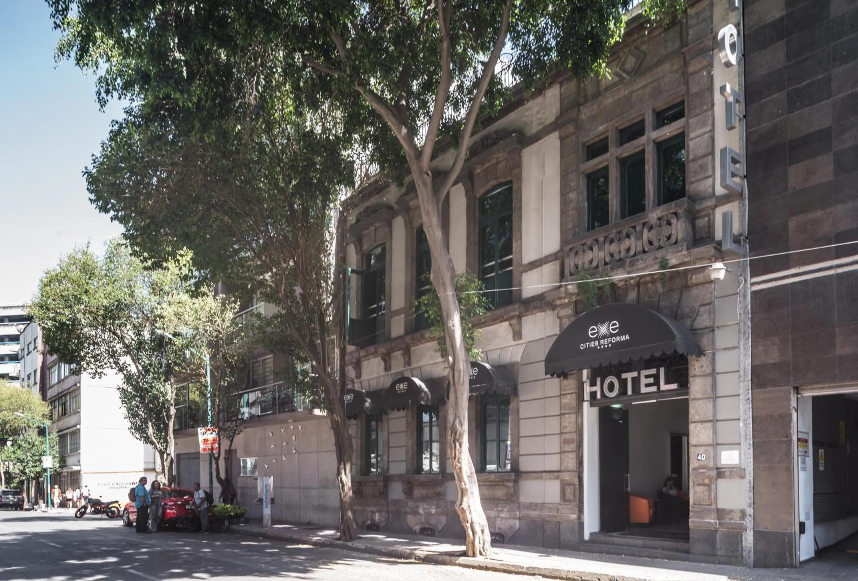 Facade/entrance in Exe Cities Reforma