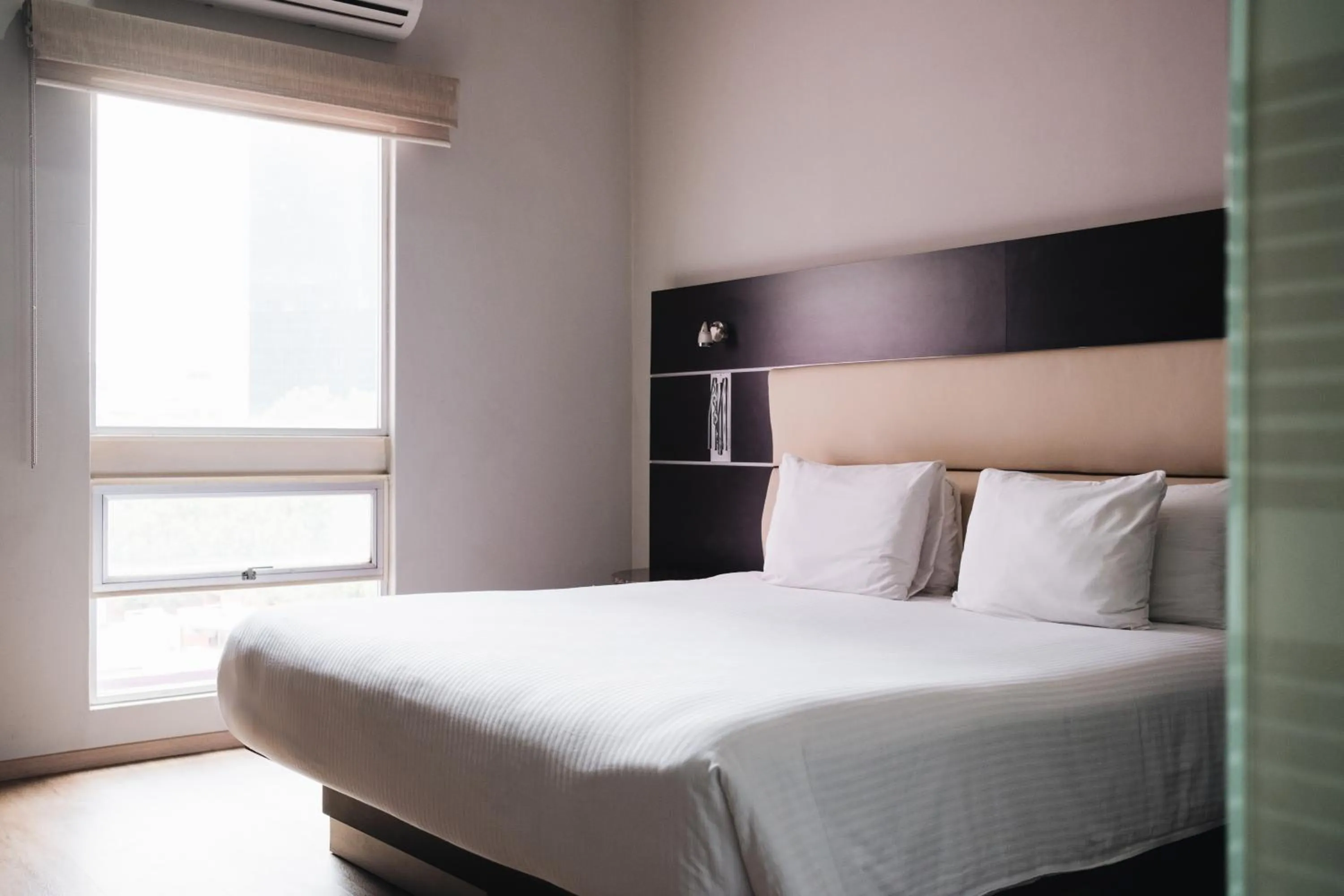 Bedroom, Bed in Exe Cities Reforma