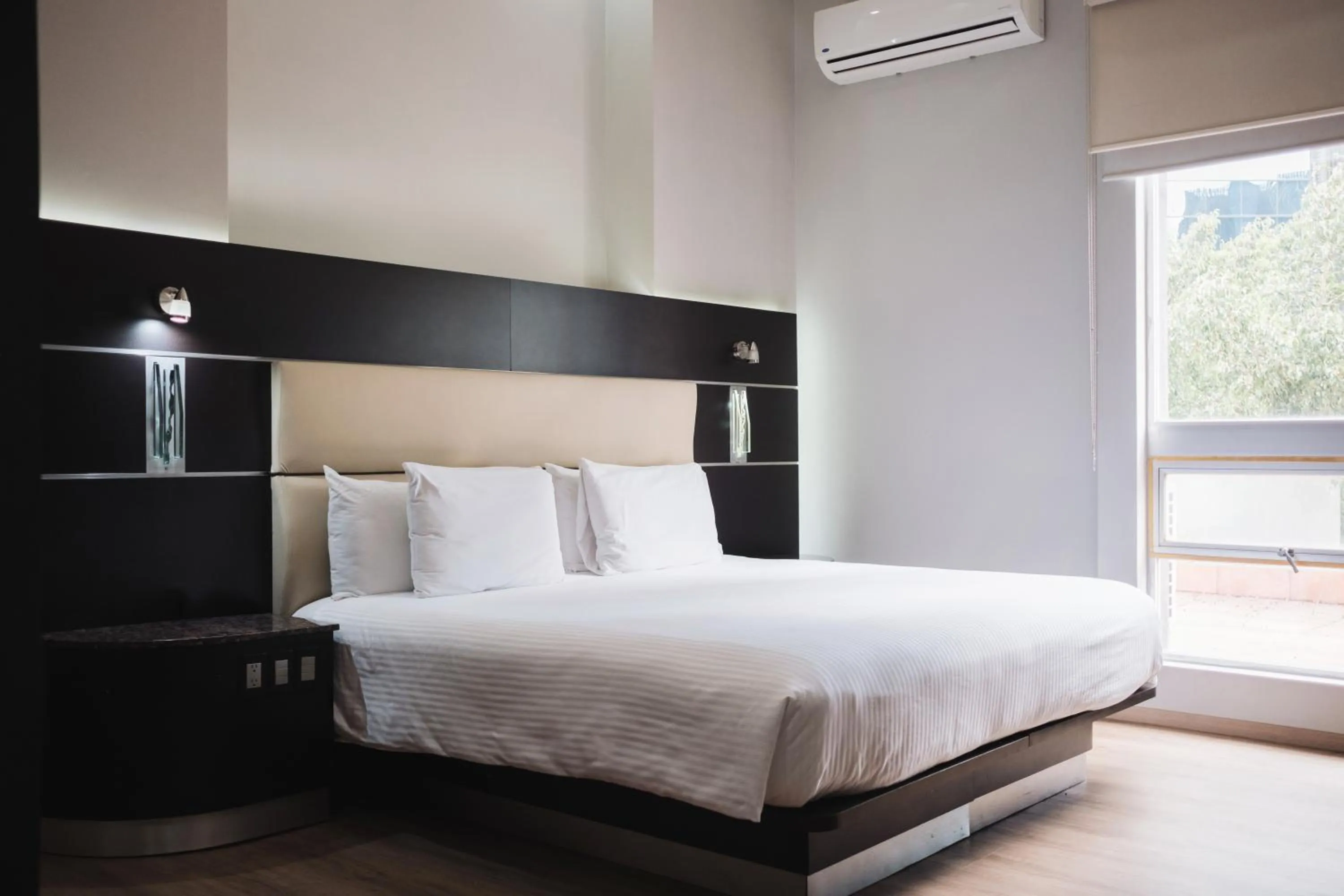 Bedroom, Bed in Exe Cities Reforma