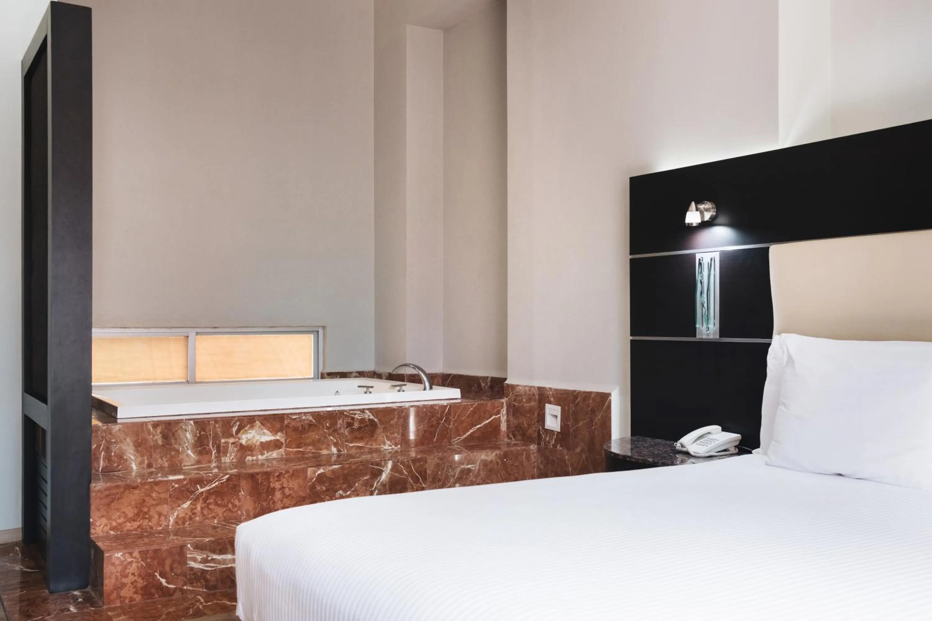 Bedroom, Bed in Exe Cities Reforma