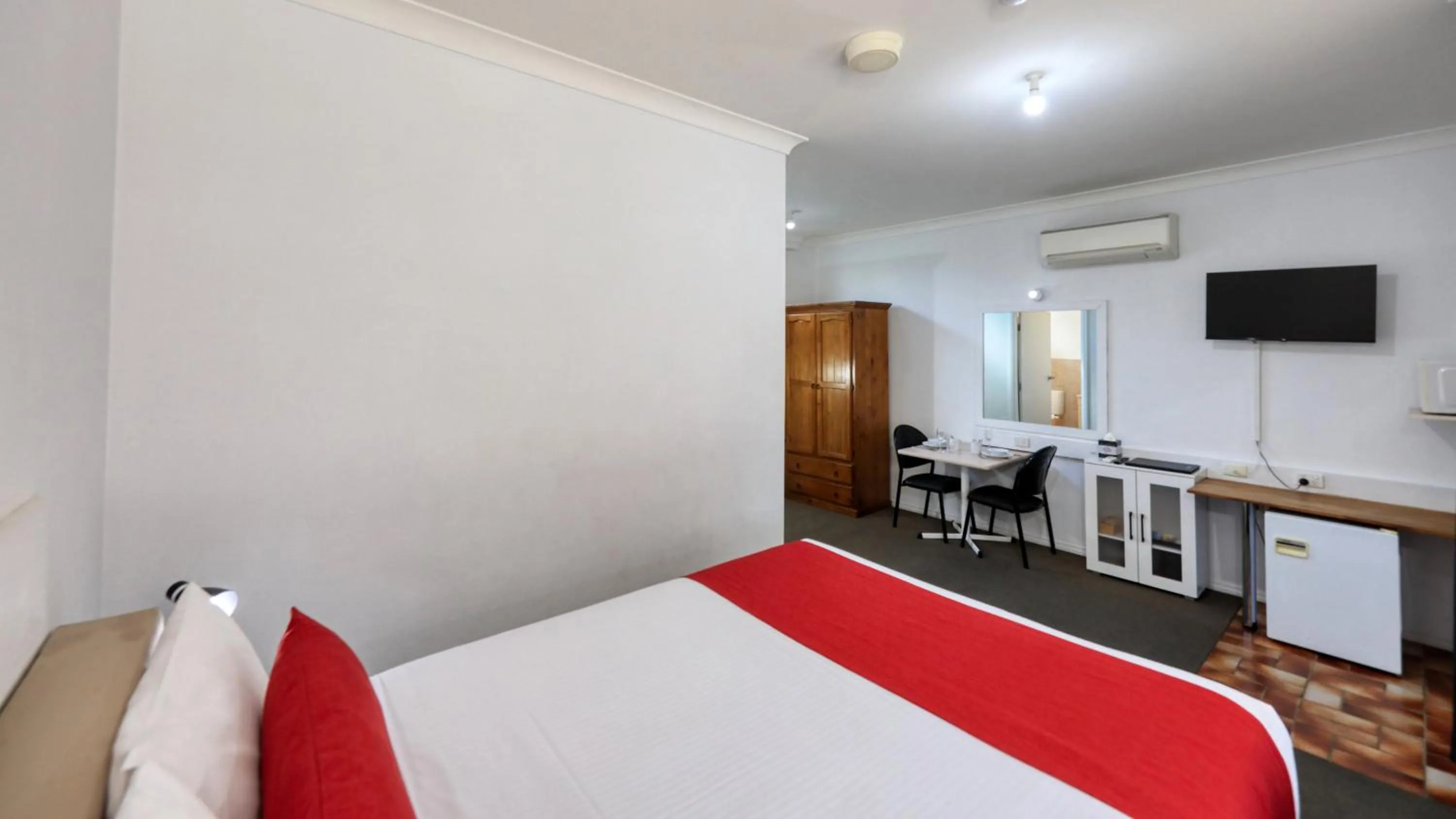 TV and multimedia, Bed in Ashton Motel