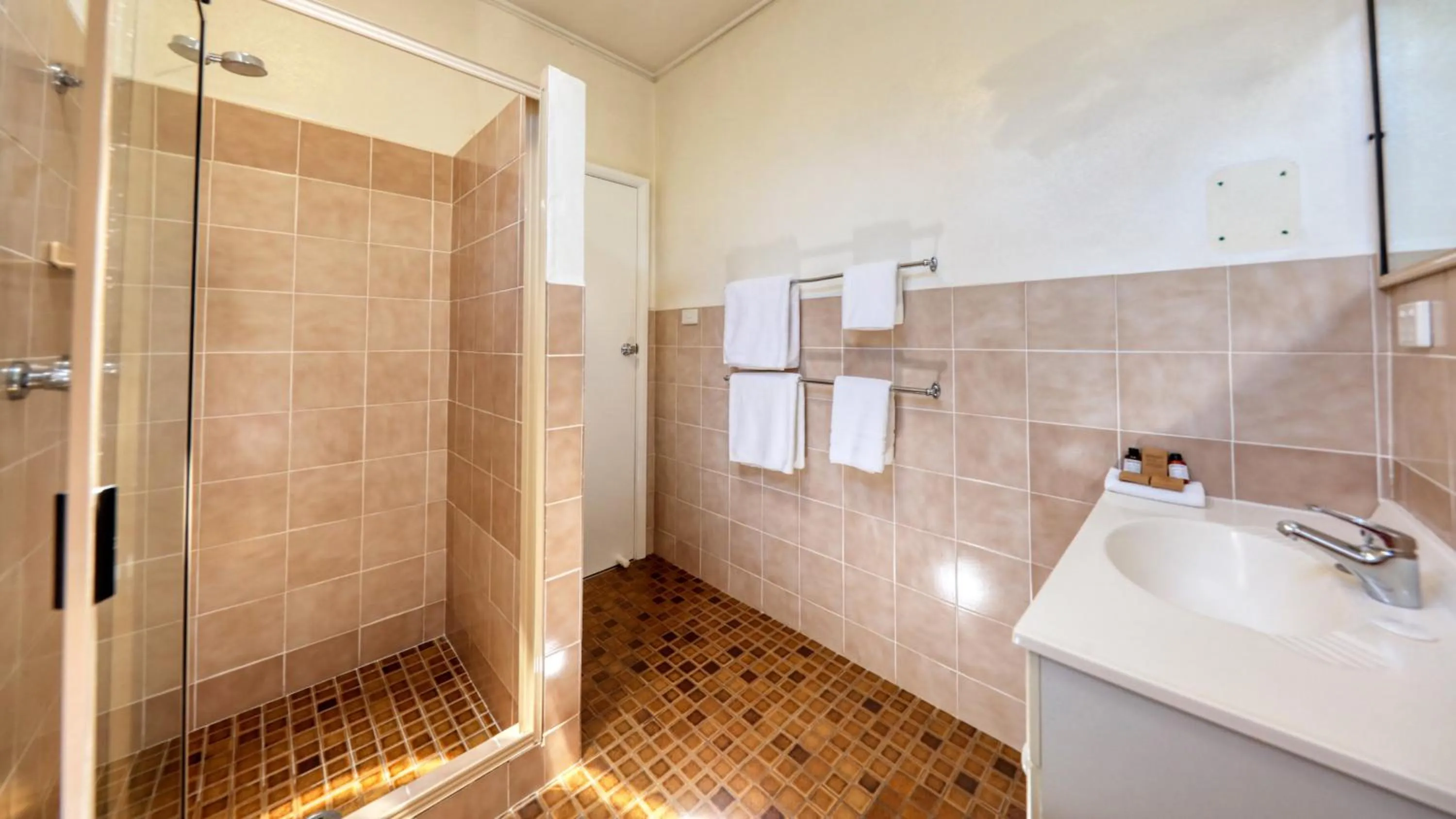 Shower in Ashton Motel