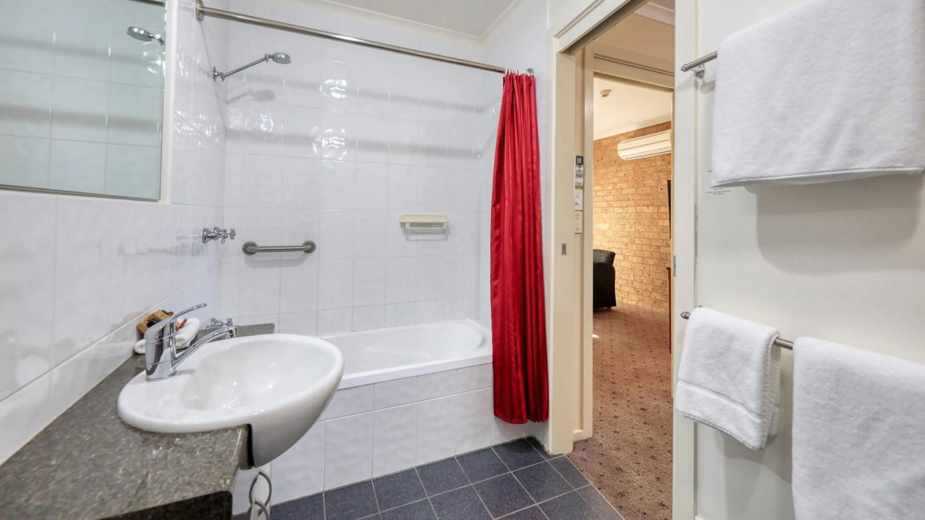 Shower in Ashton Motel