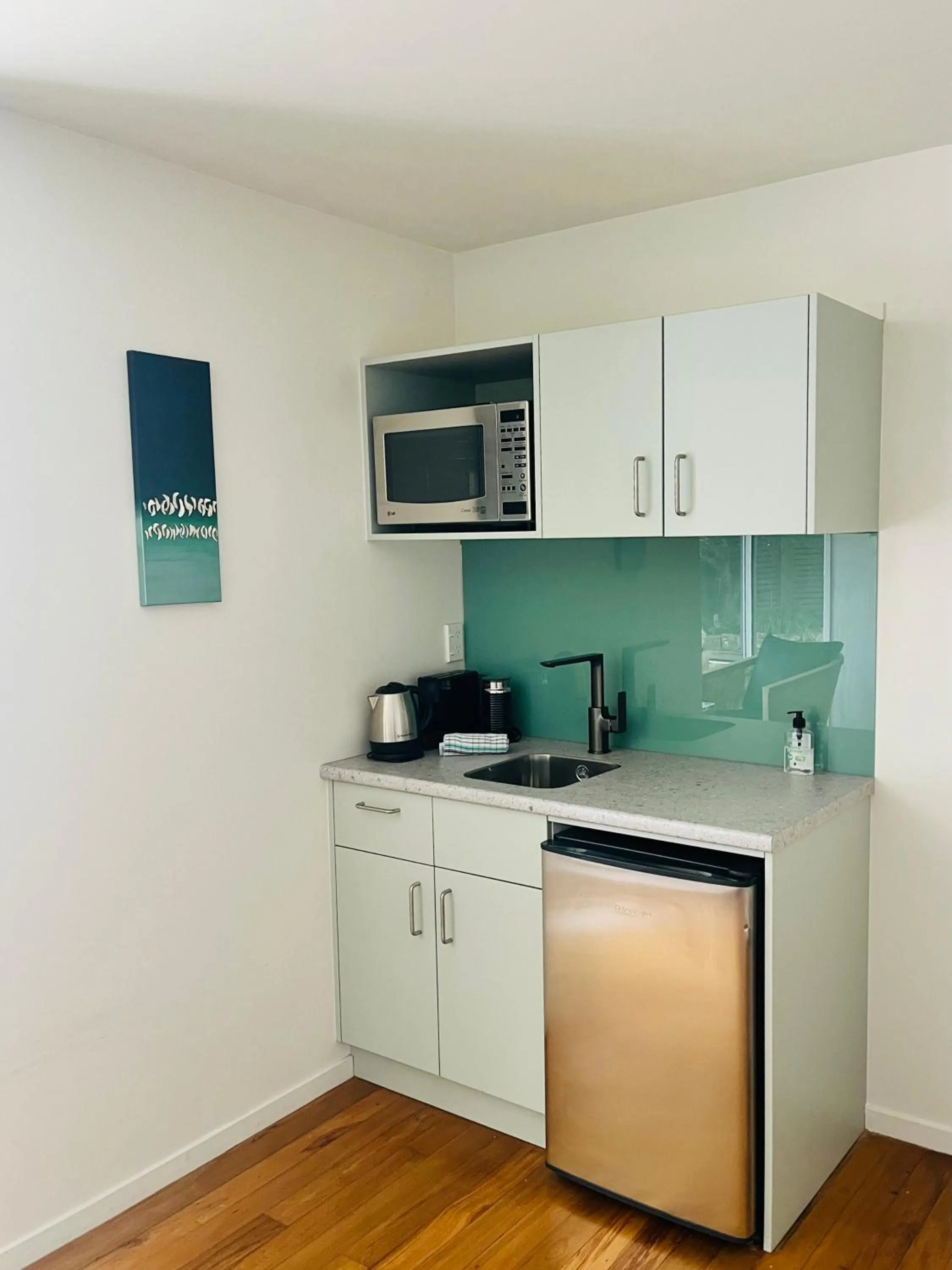 Coffee/tea facilities in Watermark Apartments