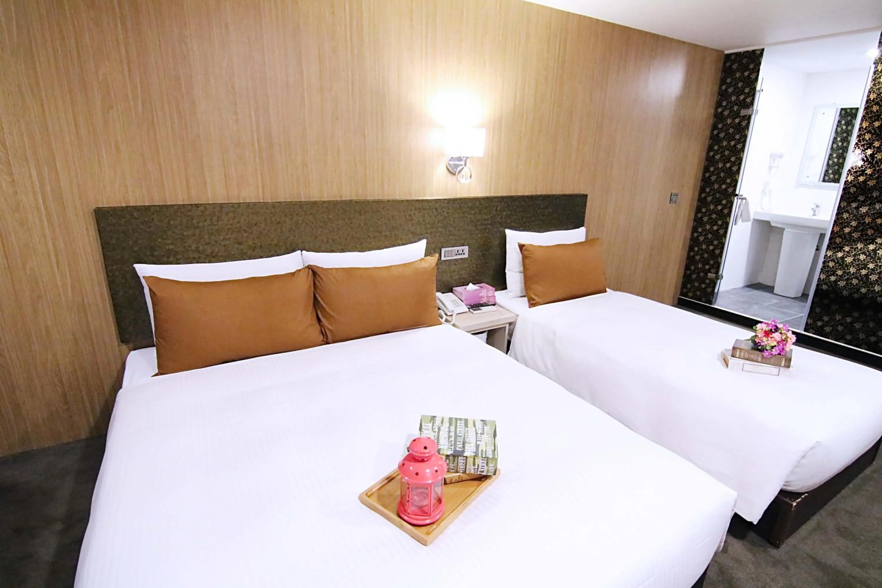 Photo of the whole room, Bed in Hotel 6 - Wannien