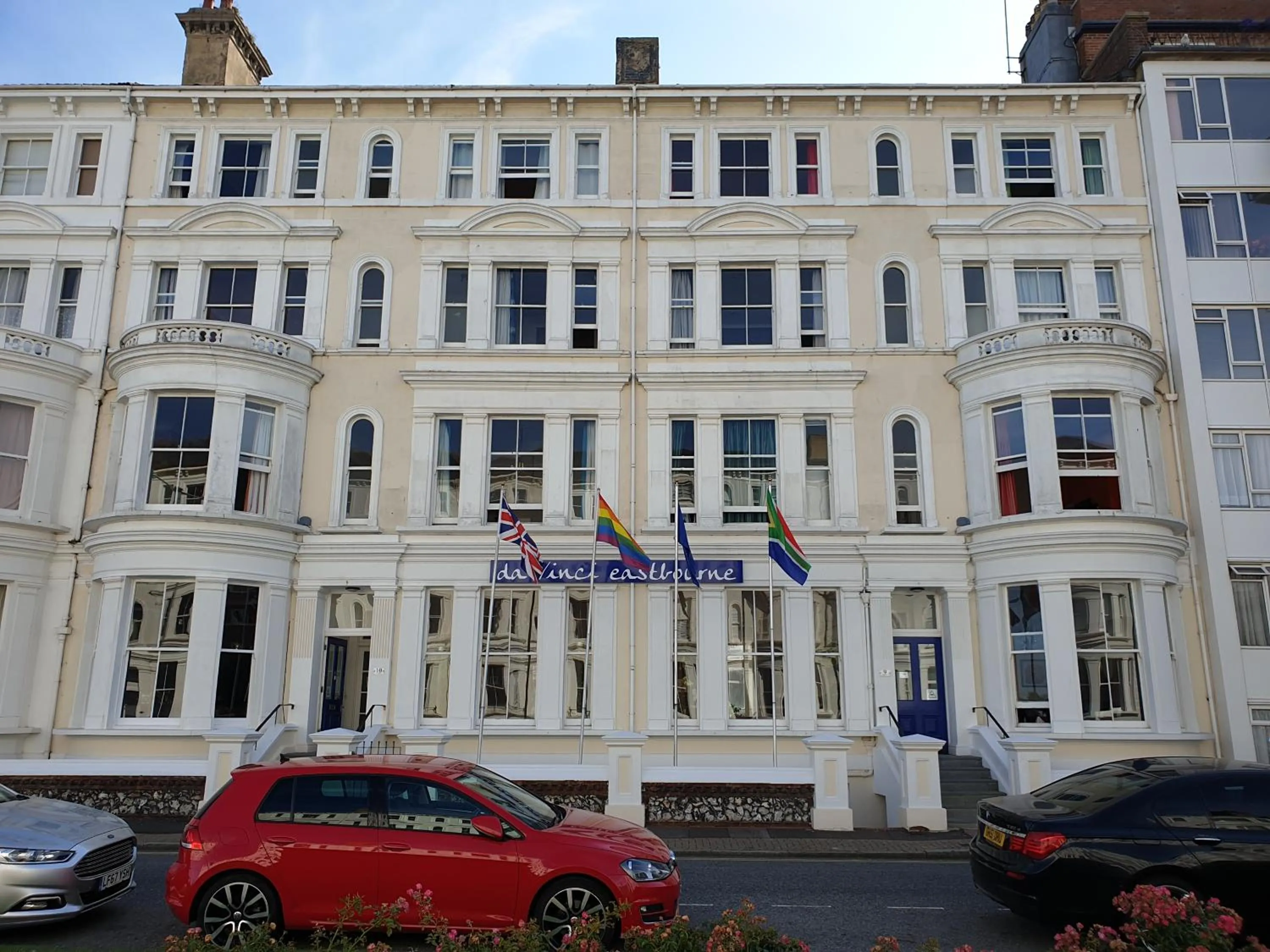 Facade/entrance in Da Vinci Eastbourne