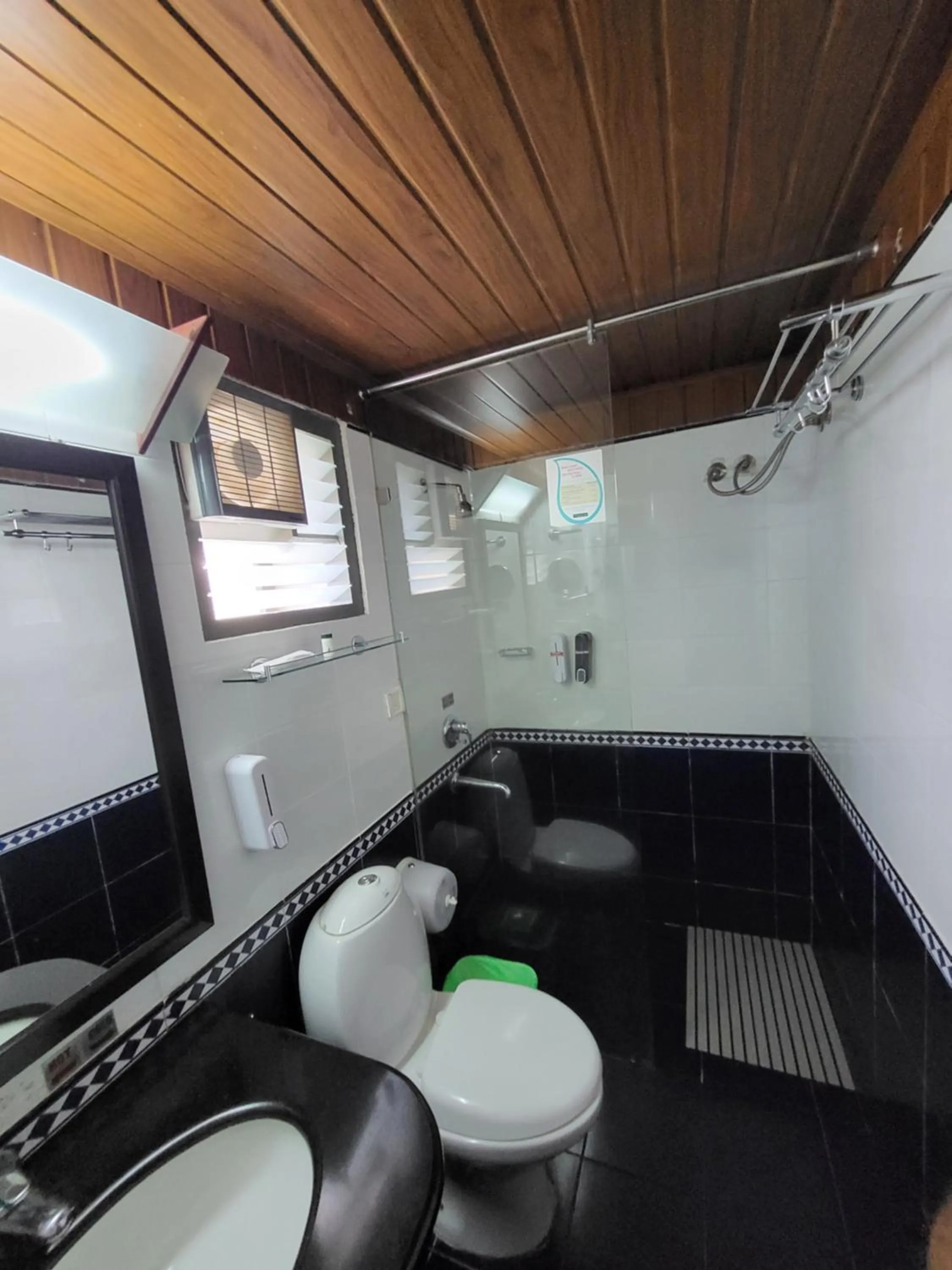 Toilet in Mountain Club Resort Munnar