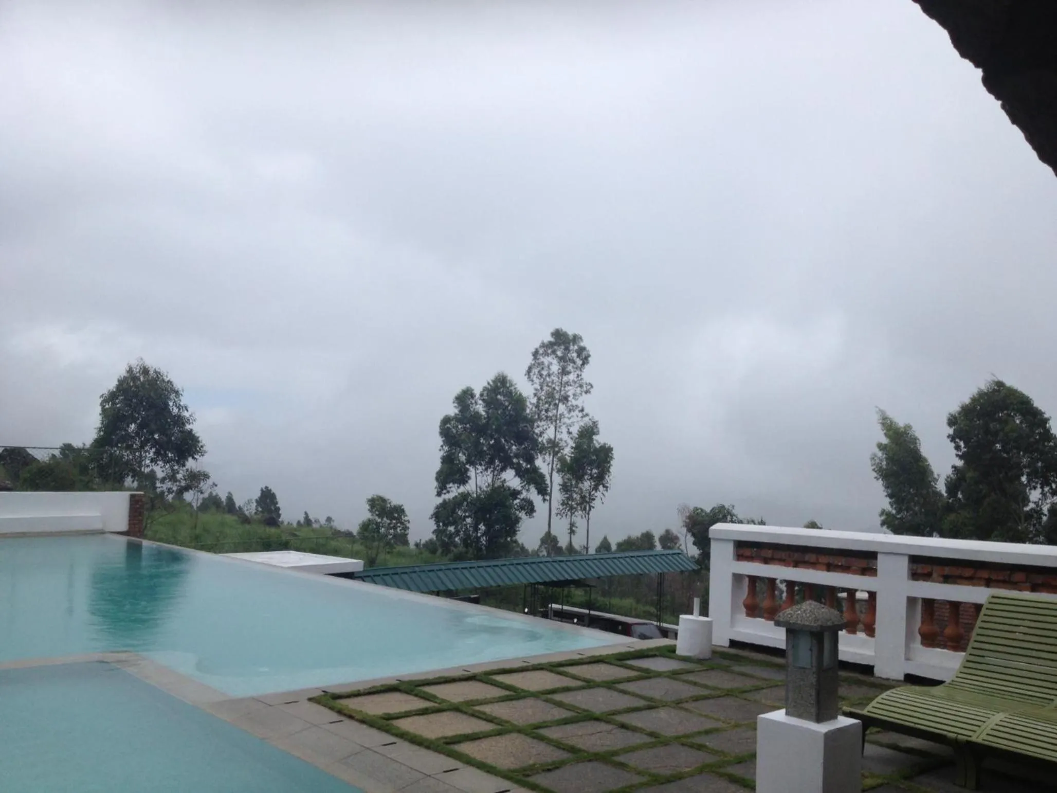 Swimming pool in Mountain Club Resort Munnar