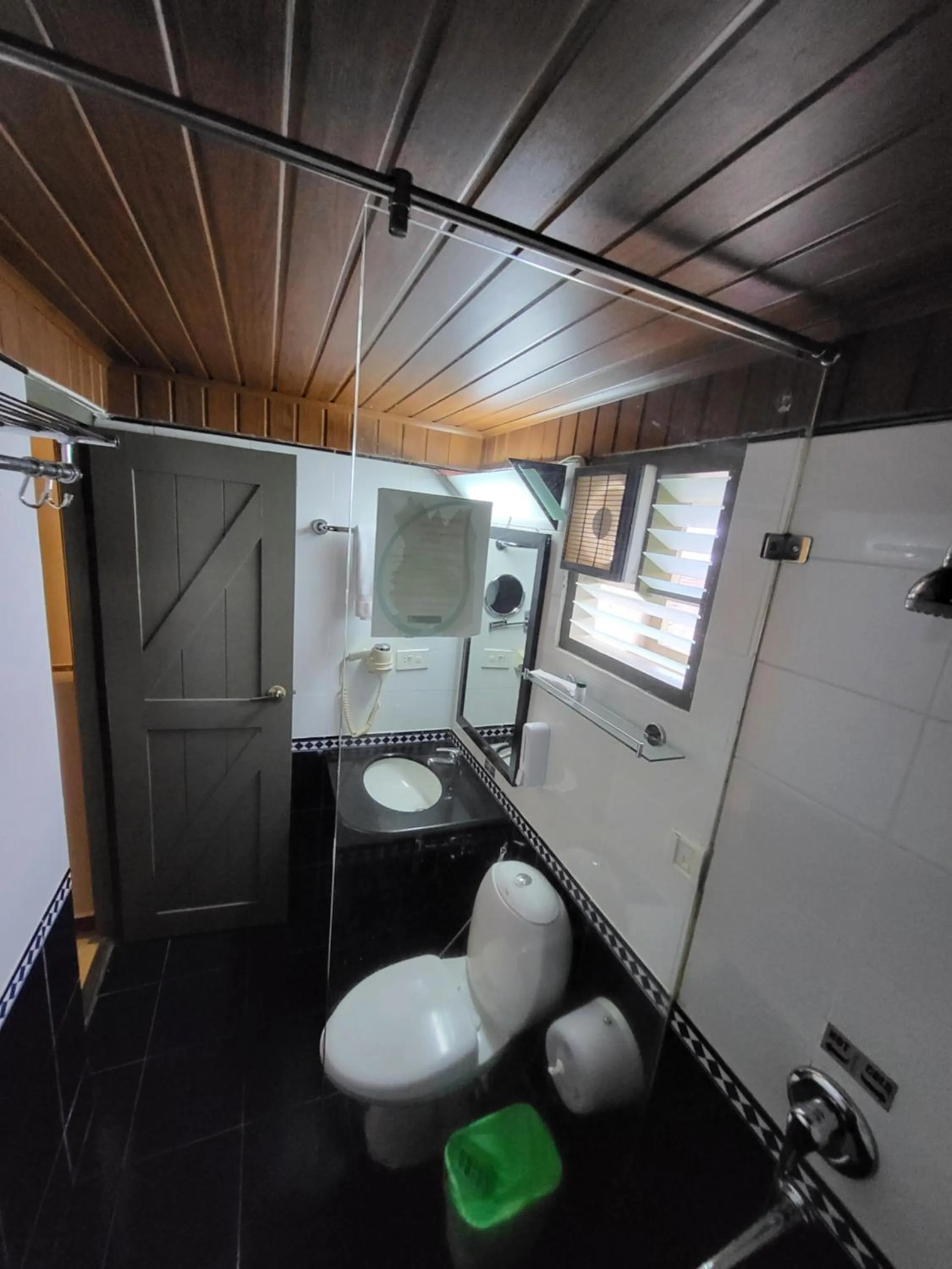 Toilet in Mountain Club Resort Munnar