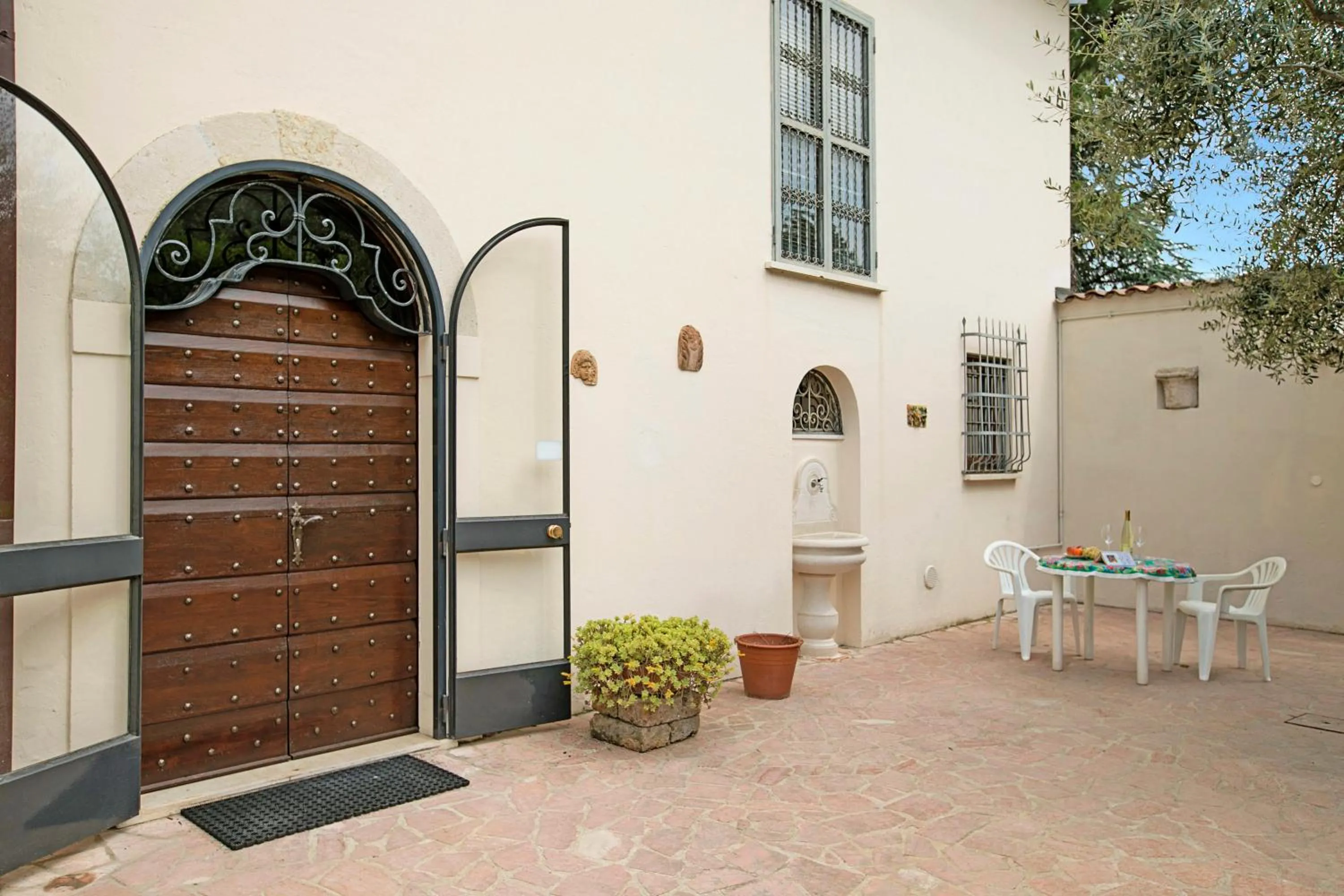 Facade/entrance in Villa Alberti Appartamento Bruna - Happy Rentals