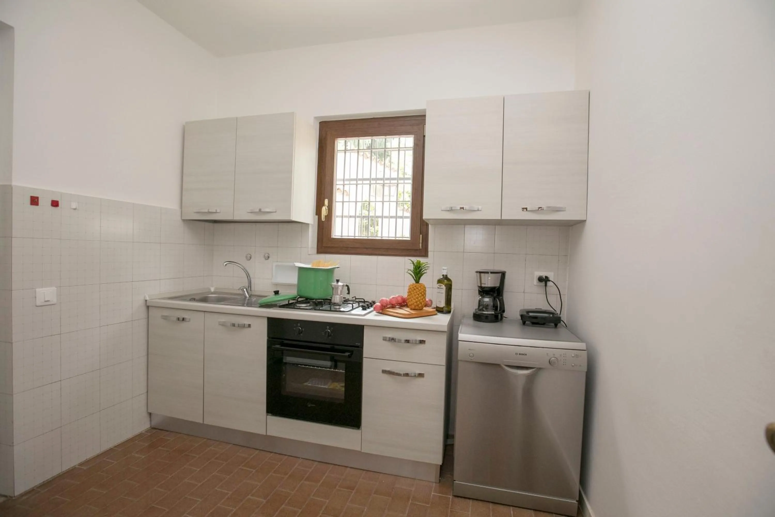 Kitchen or kitchenette in Villa Alberti Appartamento Bruna - Happy Rentals