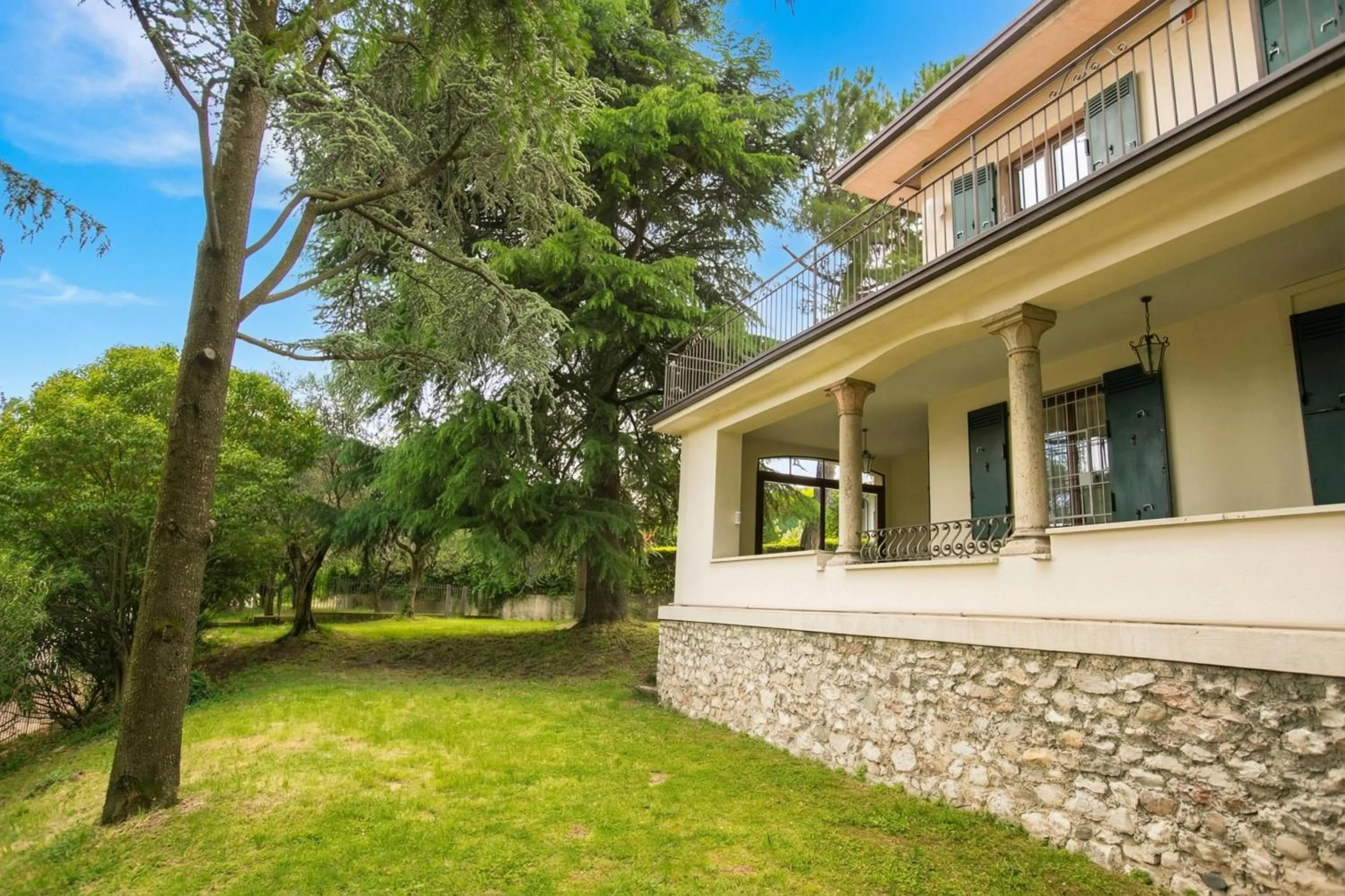 Garden in Villa Alberti Appartamento Bruna - Happy Rentals