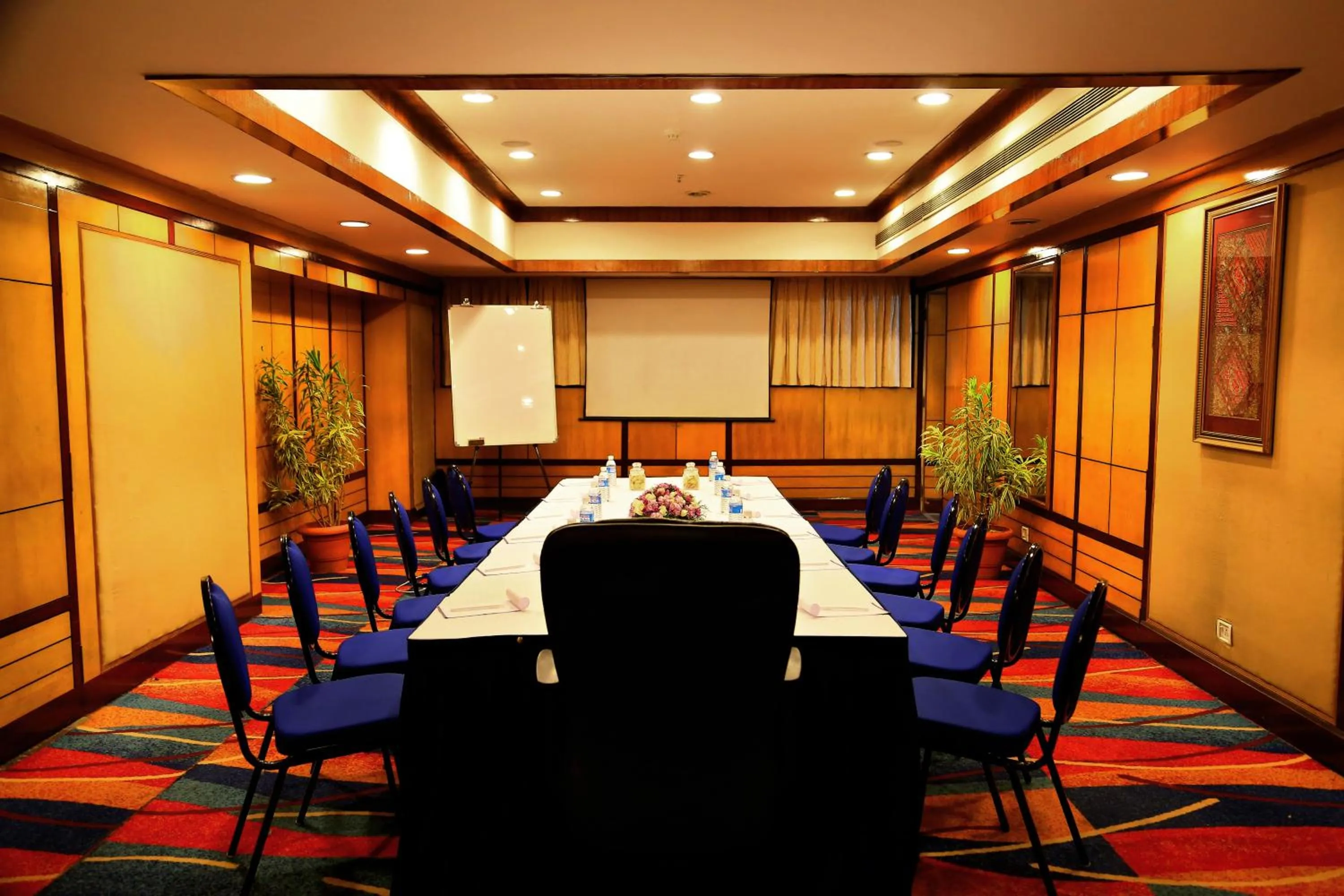 Business facilities in Gokulam Park