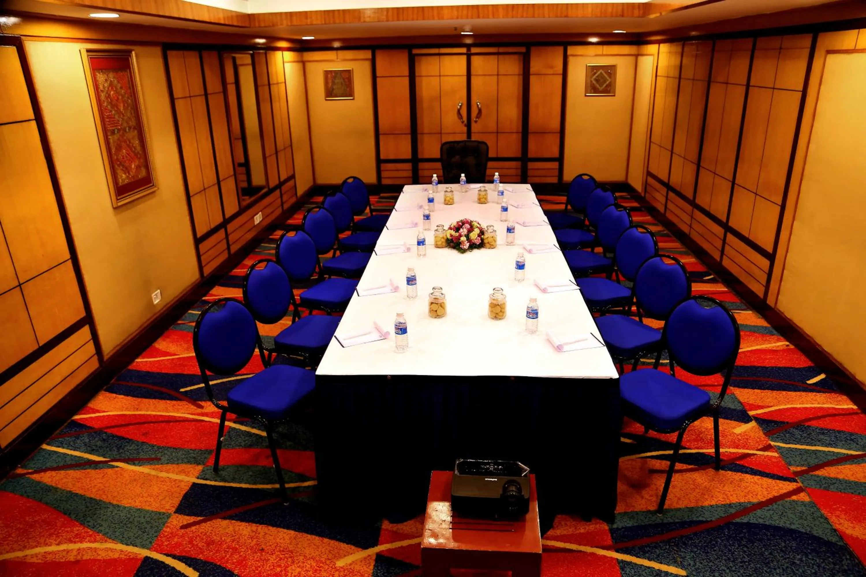 Business facilities in Gokulam Park