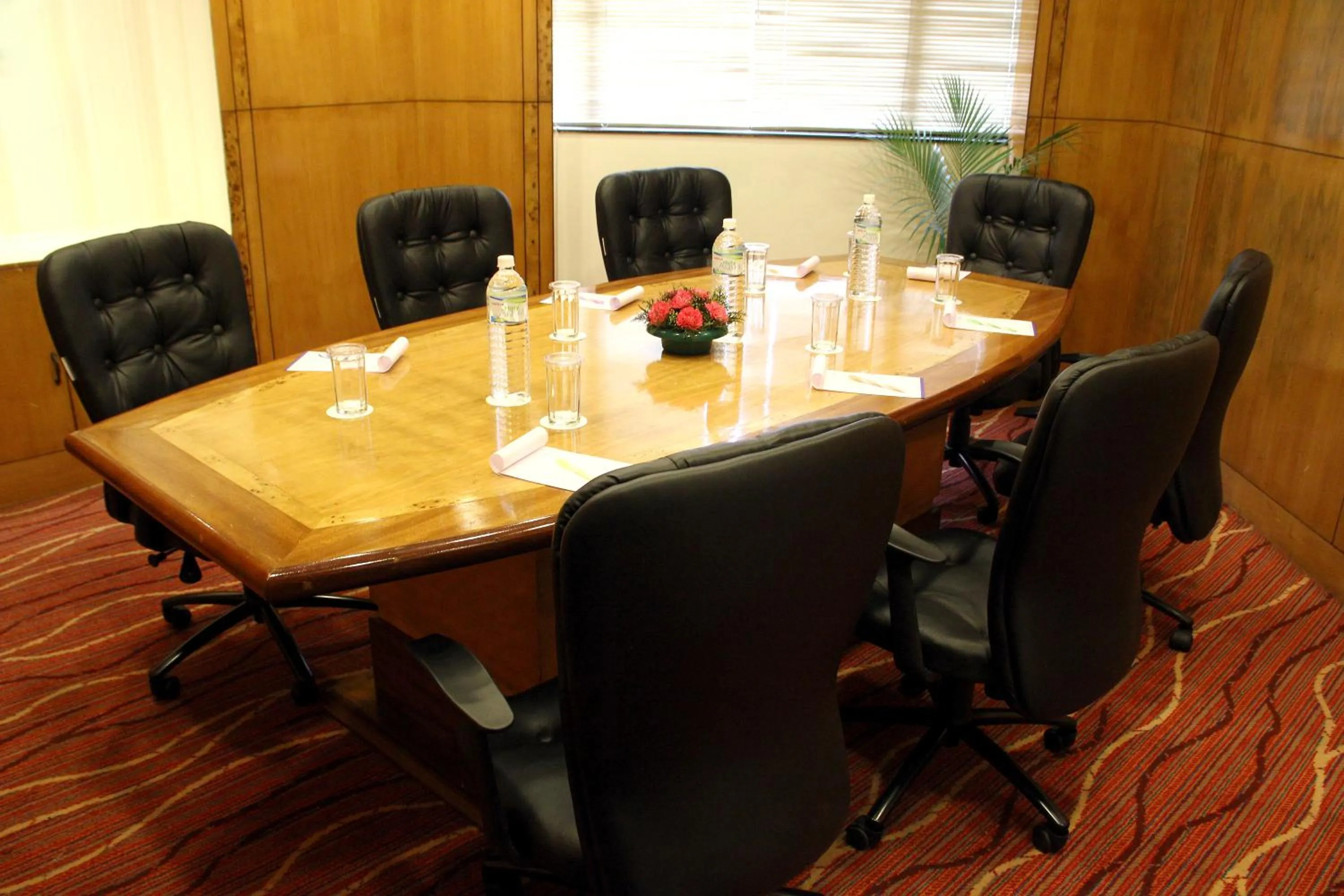 Business facilities in Gokulam Park