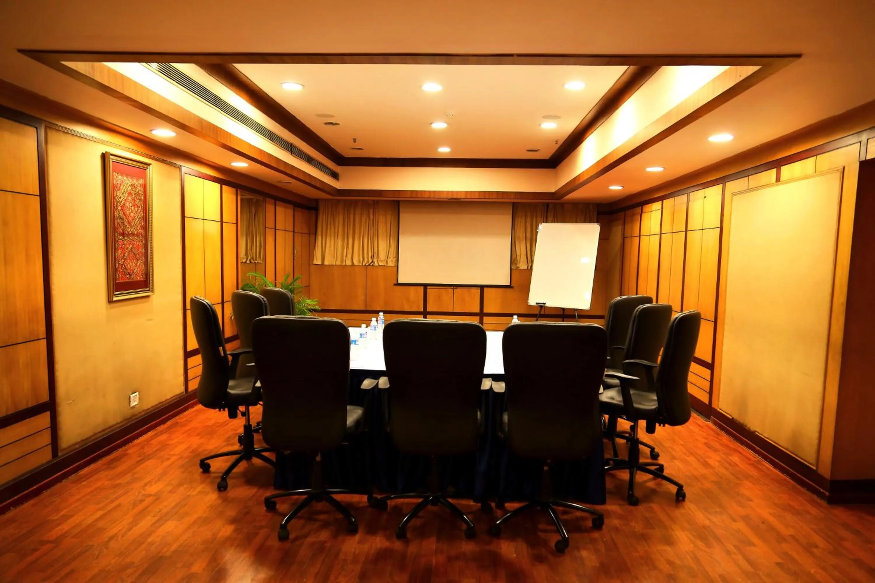 Business facilities in Gokulam Park