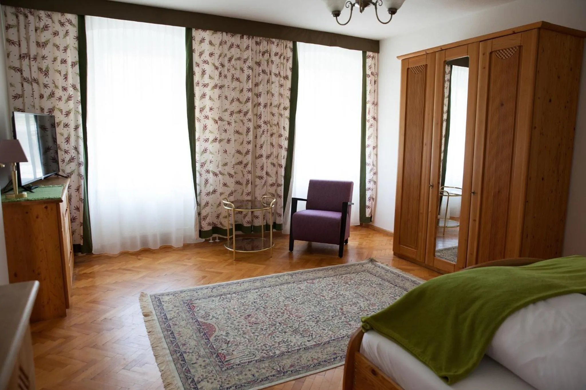 TV and multimedia, Bed in Gasthof zum Goldenen Anker