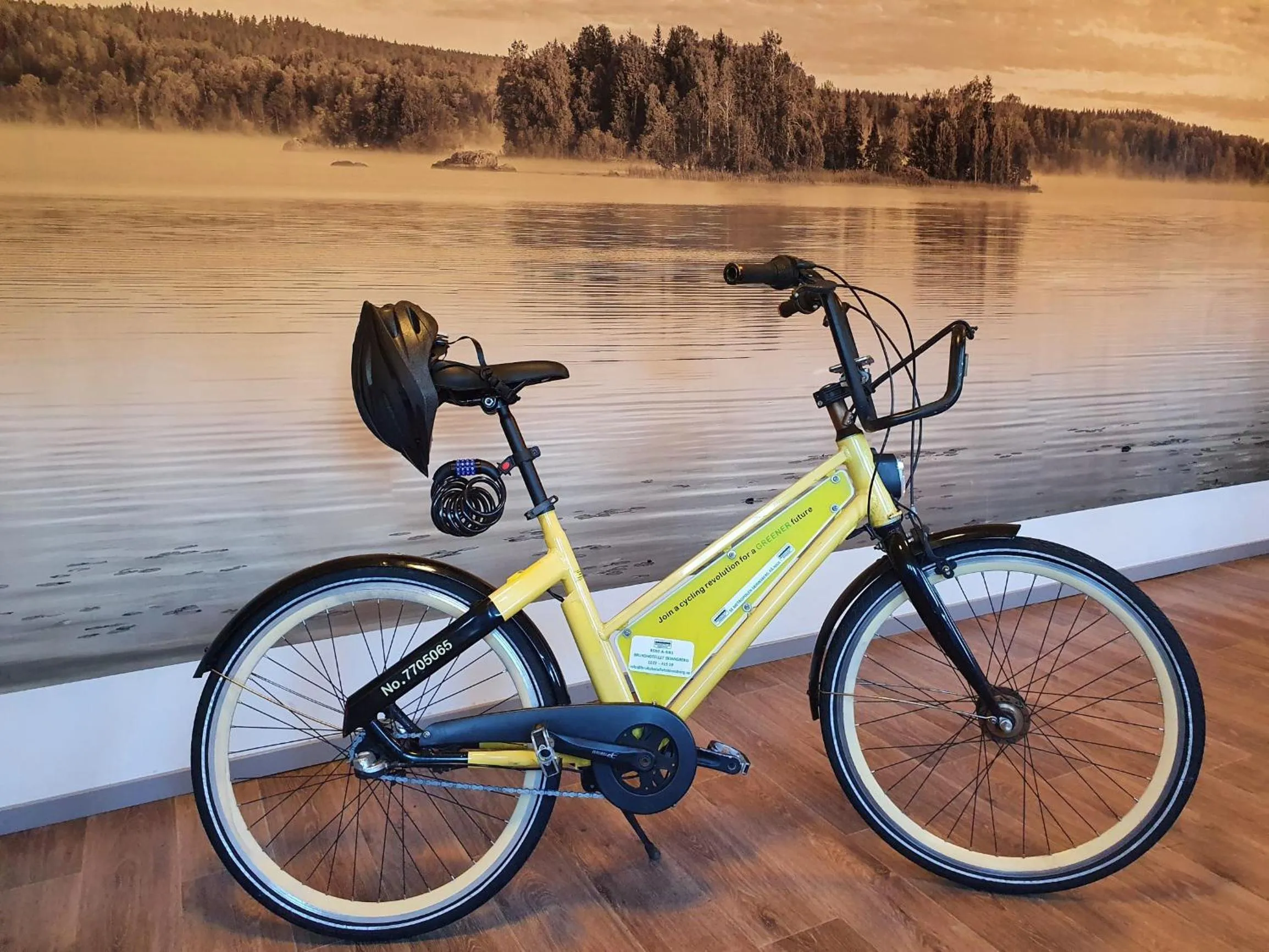 Cycling in Brukshotellet Skinnsberg