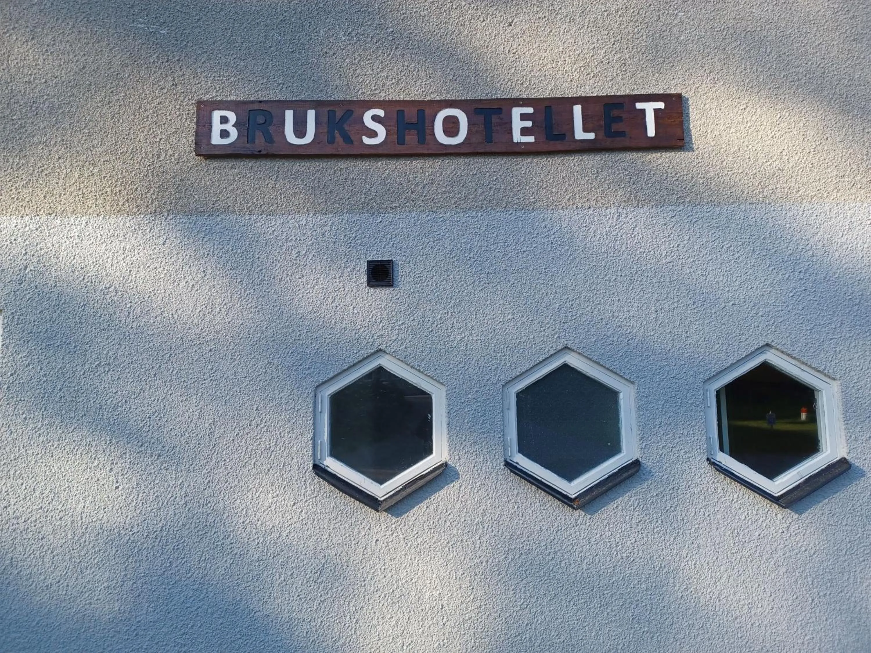 Property logo or sign in Brukshotellet Skinnsberg