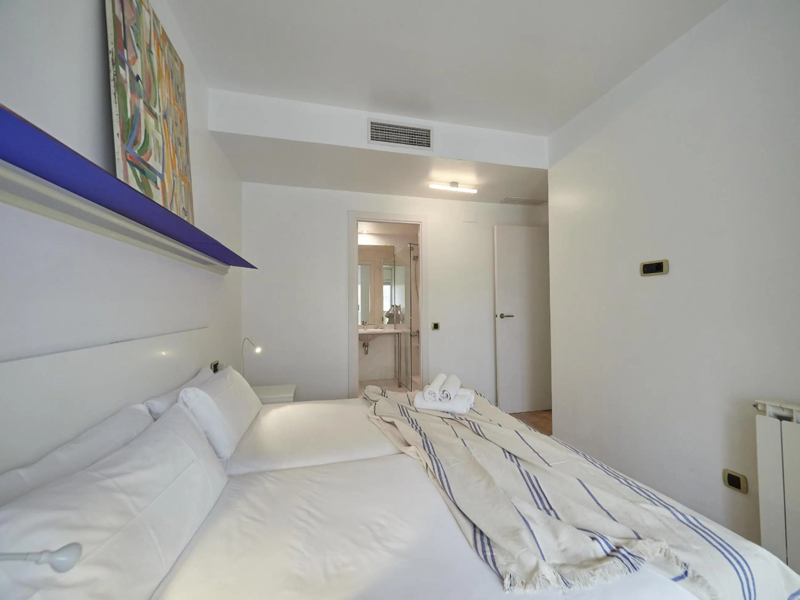 Bed in BarcelonaForRent Vila Olimpica Pool Suites