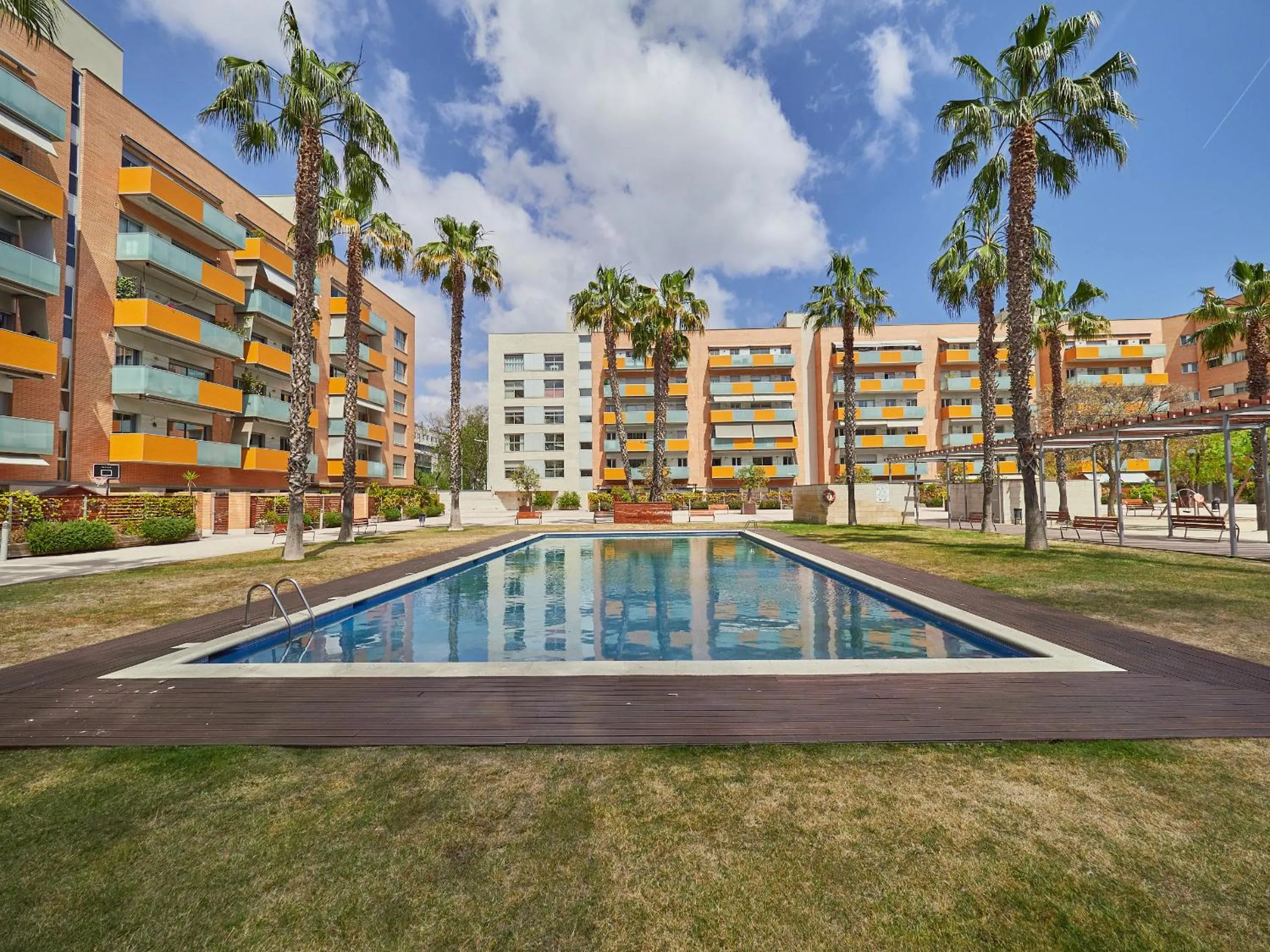 Pool view in BarcelonaForRent Vila Olimpica Pool Suites