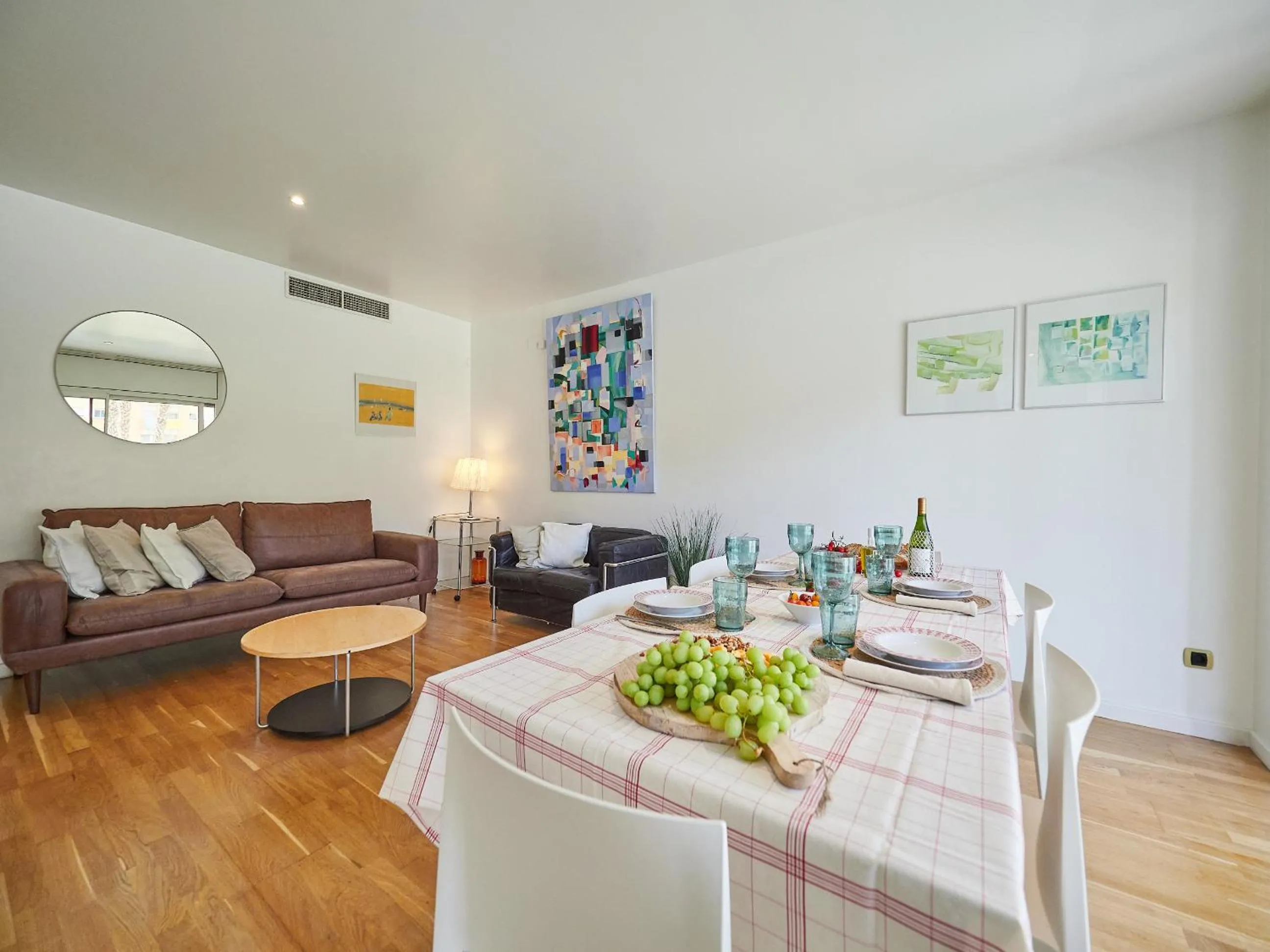 Dining area in BarcelonaForRent Vila Olimpica Pool Suites