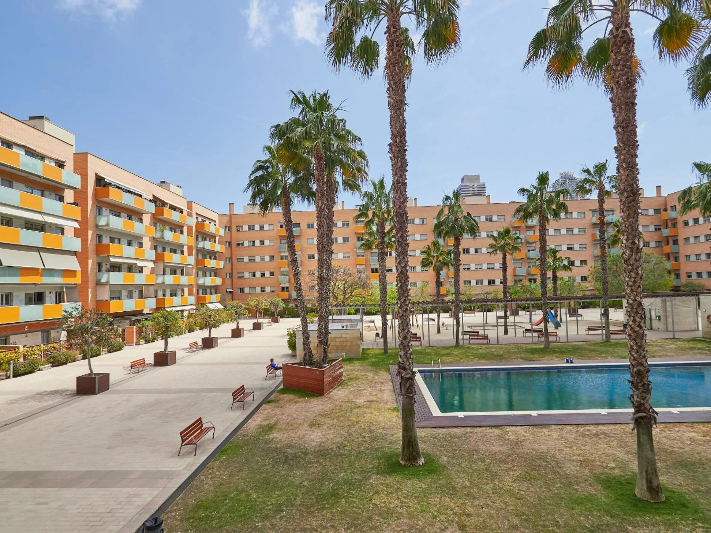 Garden view in BarcelonaForRent Vila Olimpica Pool Suites