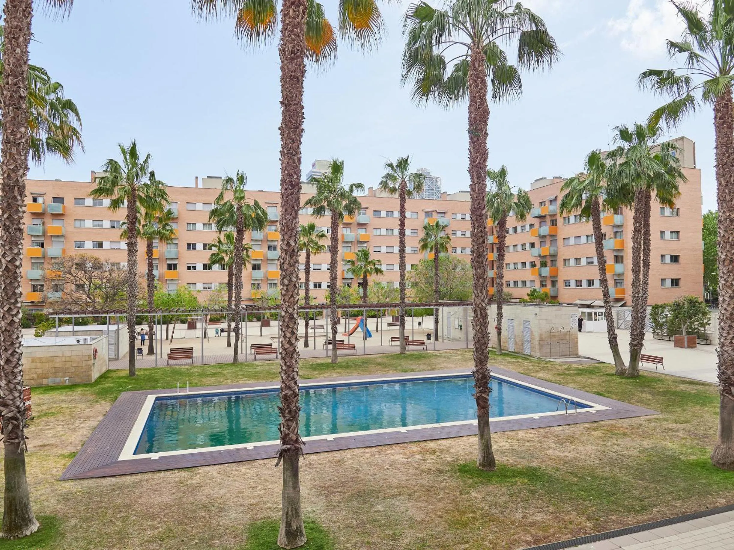 Garden view in BarcelonaForRent Vila Olimpica Pool Suites