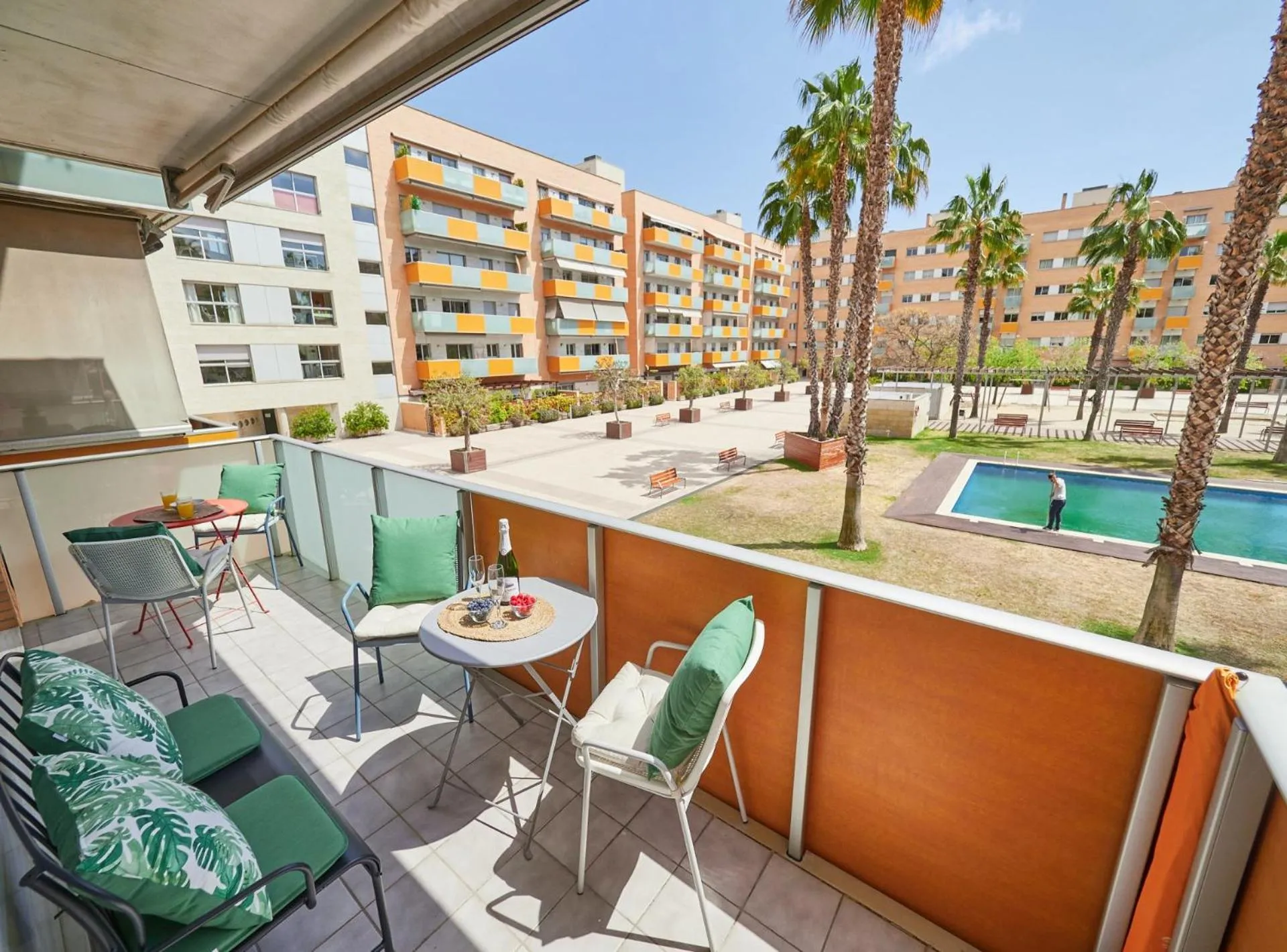 Patio in BarcelonaForRent Vila Olimpica Pool Suites