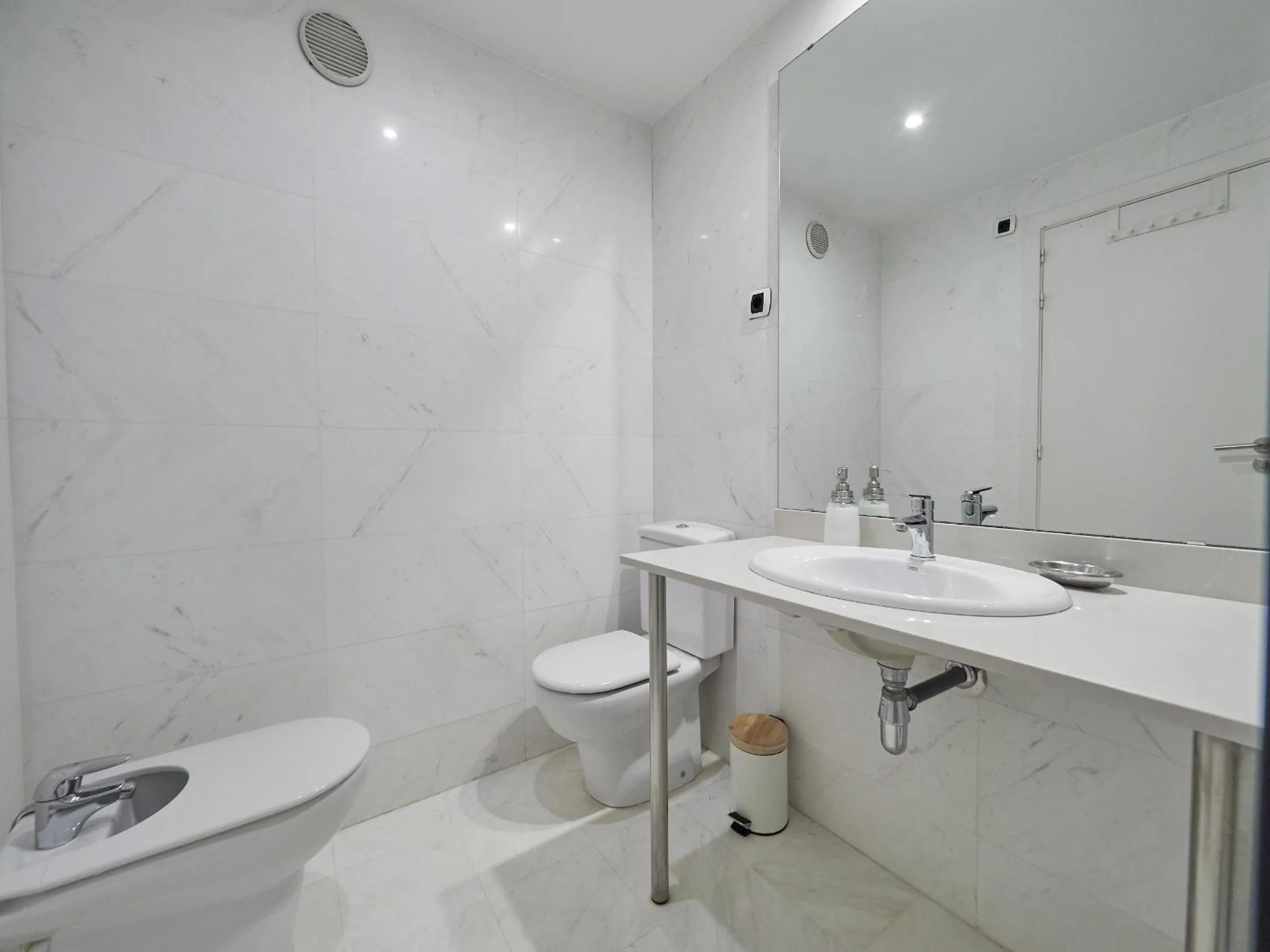 Shower in BarcelonaForRent Vila Olimpica Pool Suites