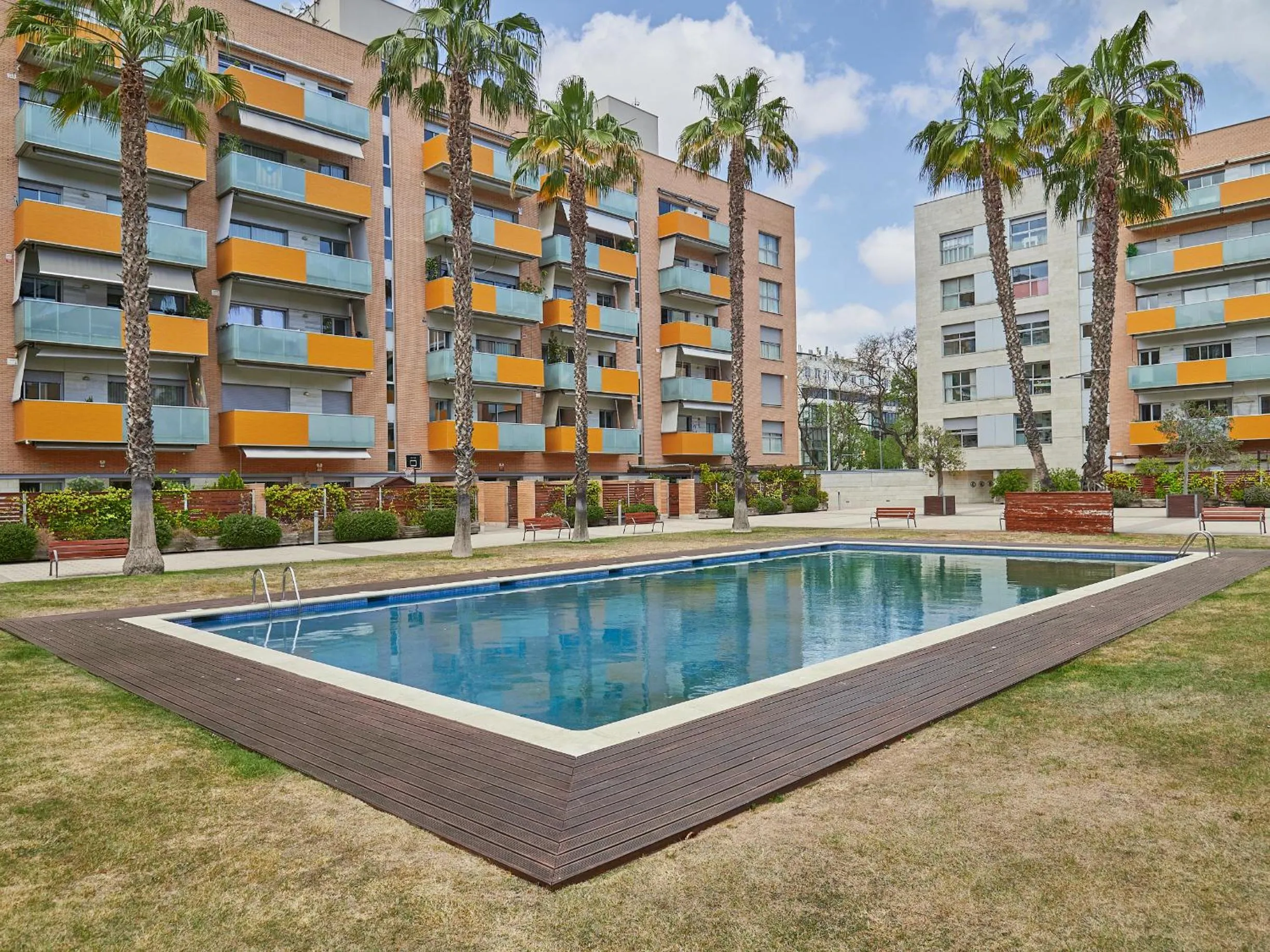 Pool view in BarcelonaForRent Vila Olimpica Pool Suites