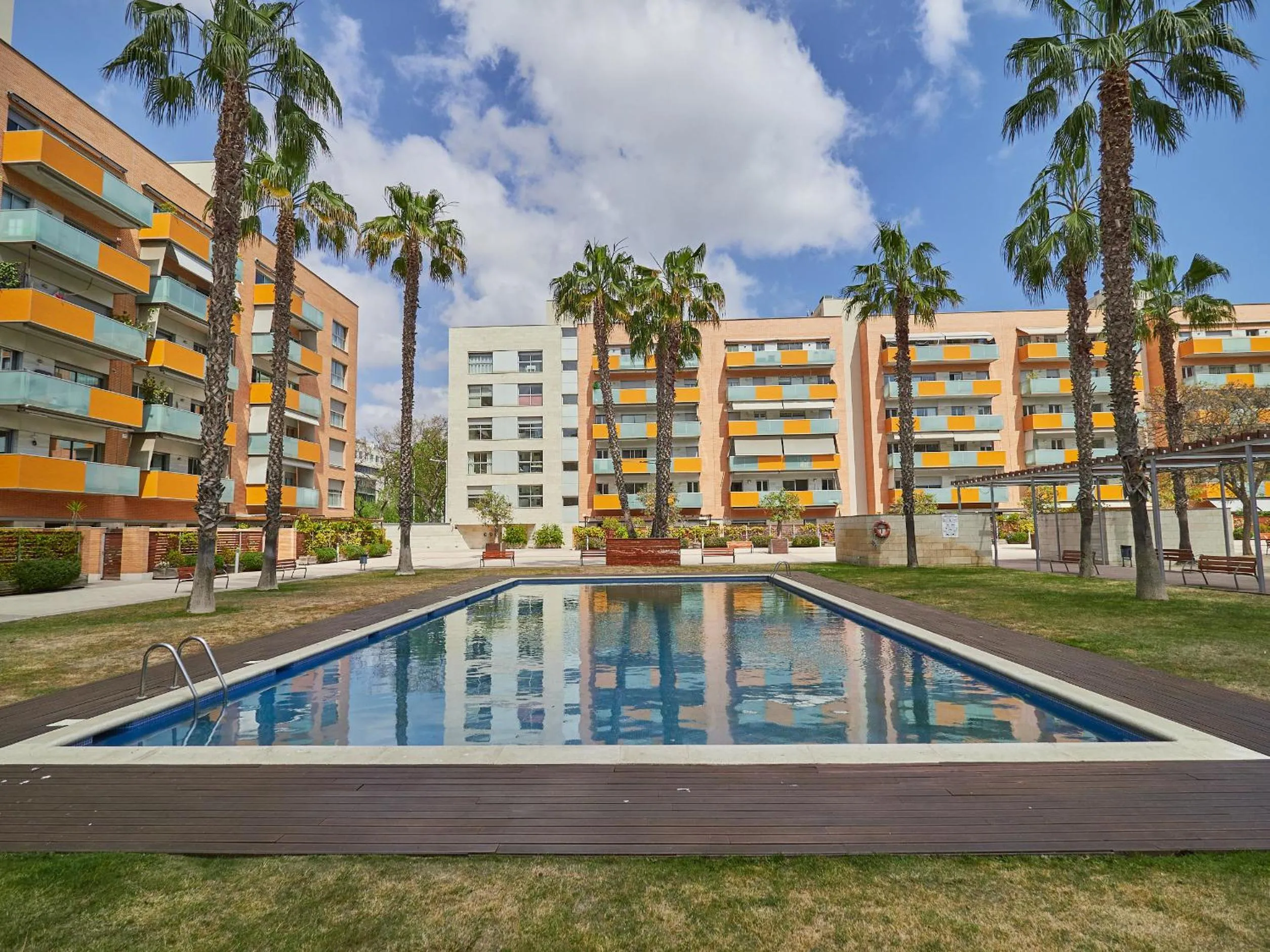 Pool view in BarcelonaForRent Vila Olimpica Pool Suites